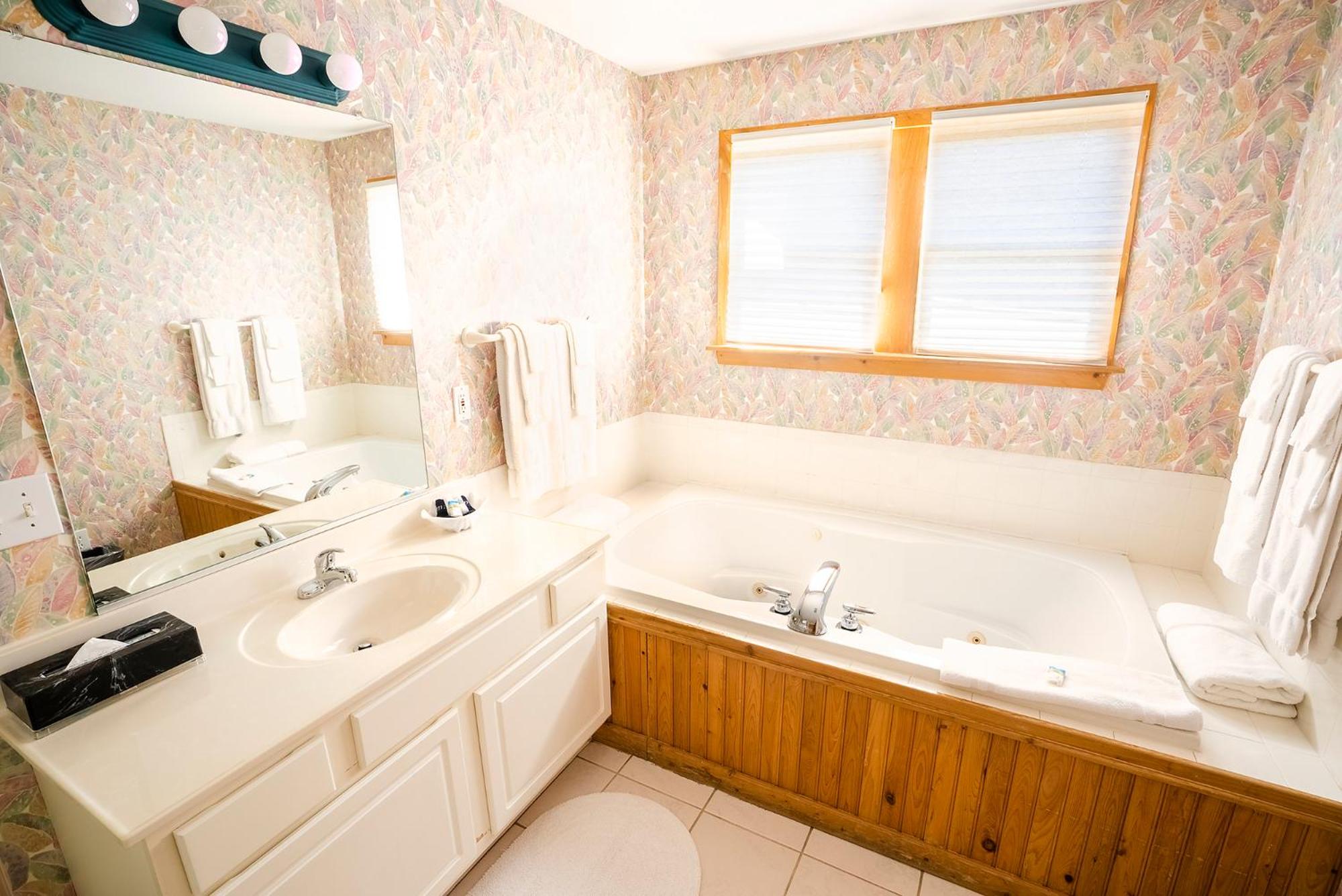 Suite with Lake View photo 3