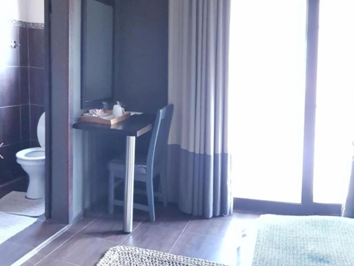 Standard Twin Room - Photo 1