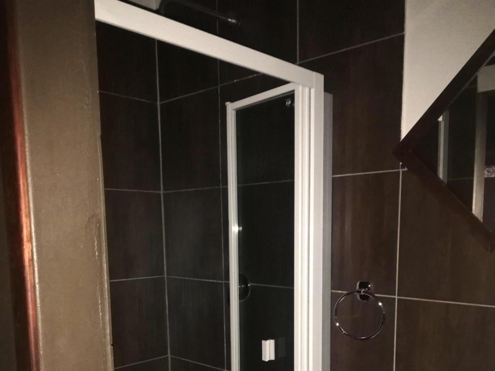 Standard Twin Room - Photo 3