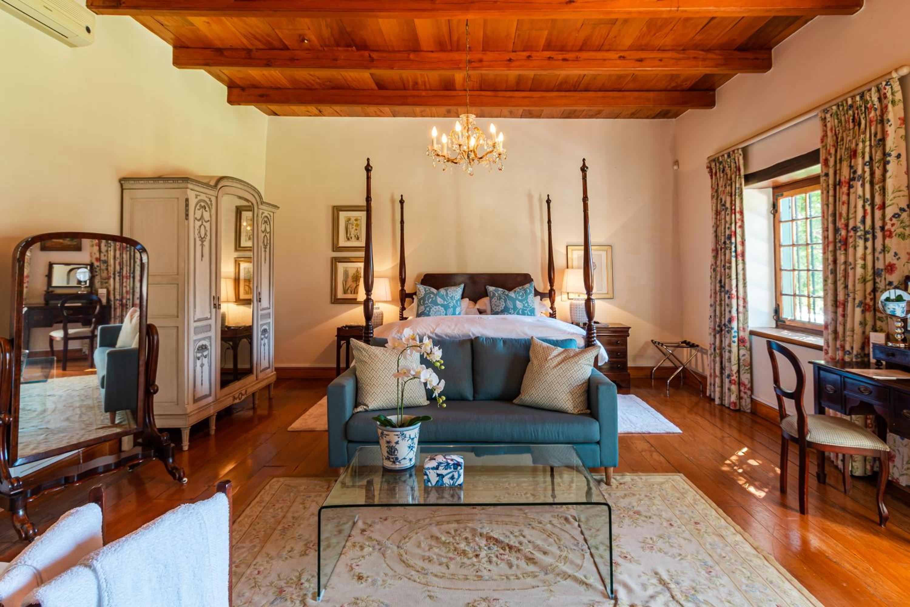 Honeymoon Suite - Photo 1