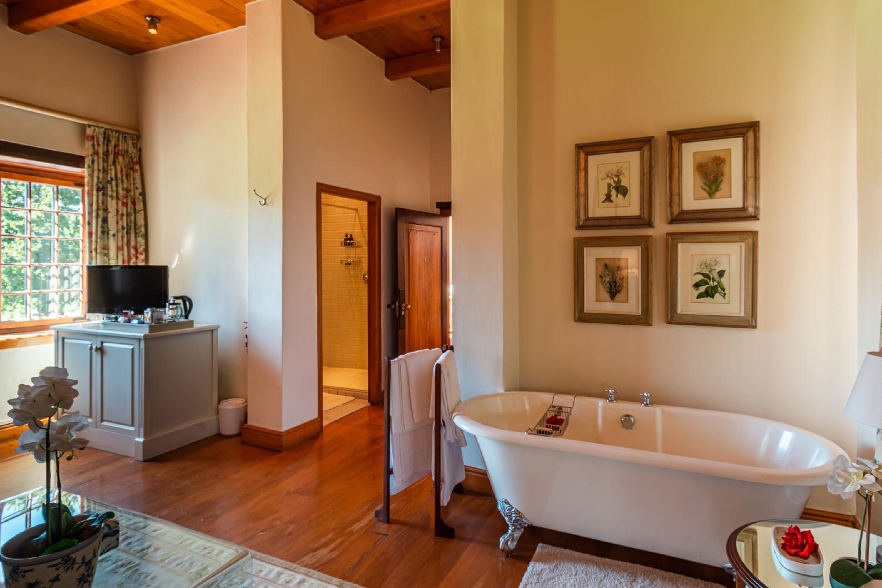 Honeymoon Suite - Photo 7