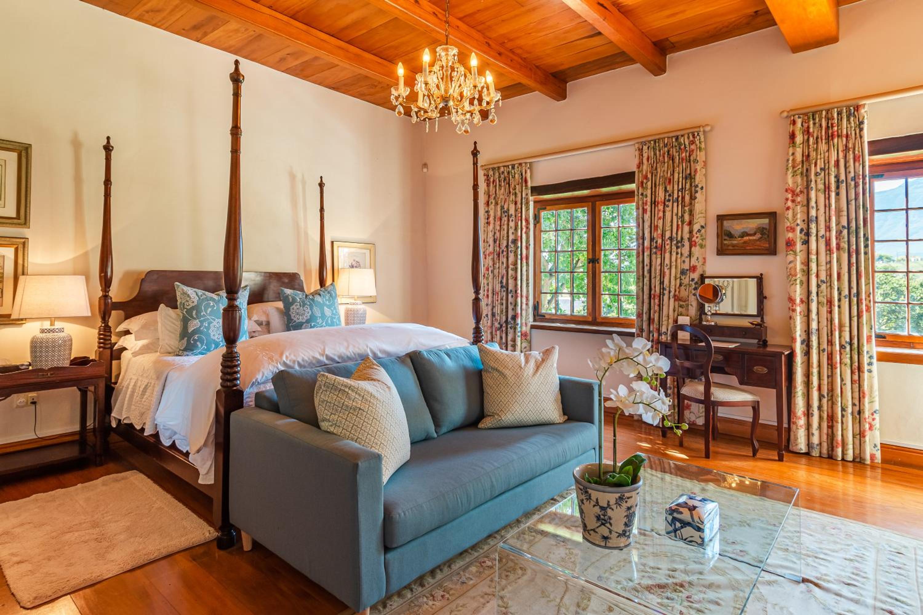 Honeymoon Suite - Photo 3