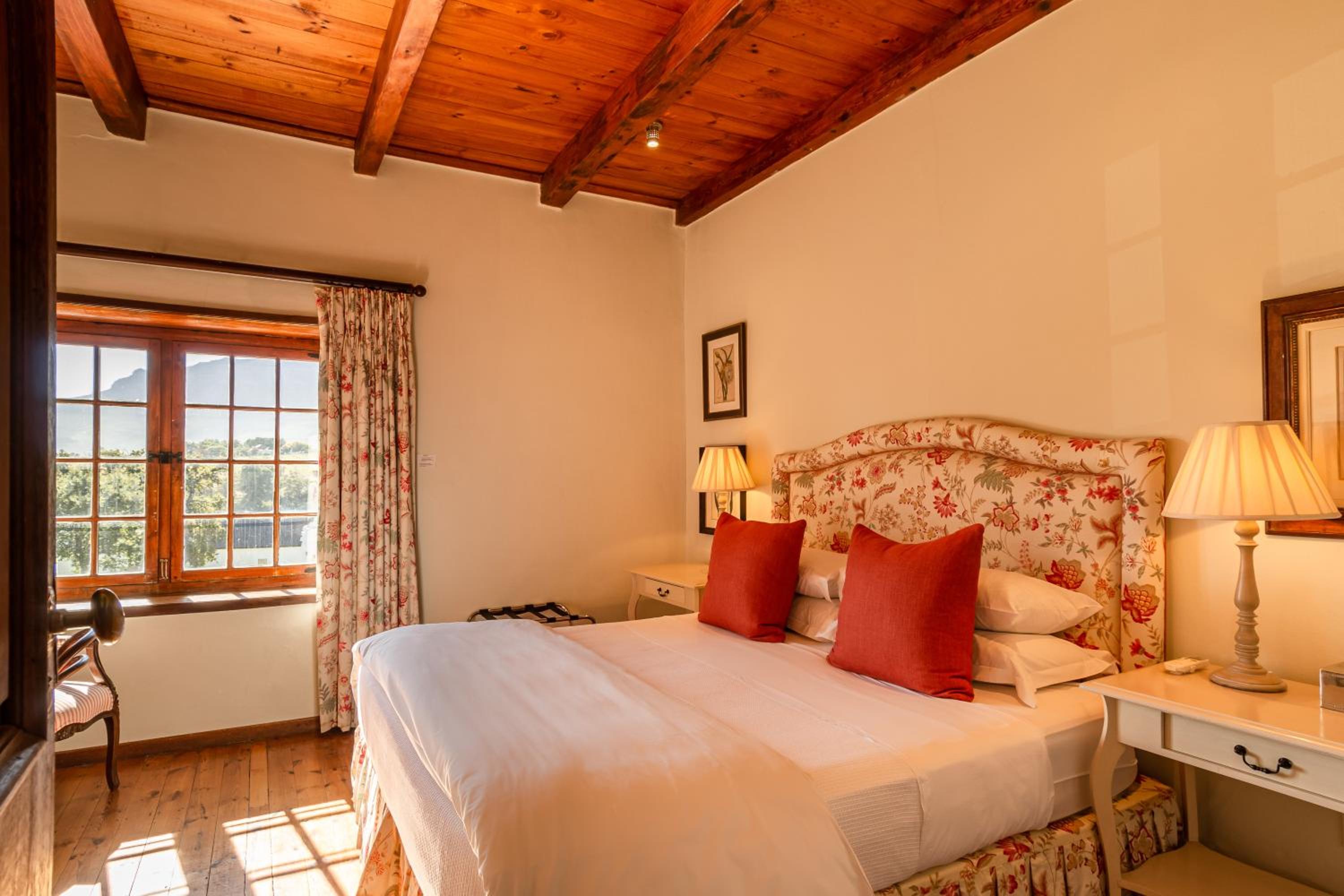 Superior Room - Photo 9