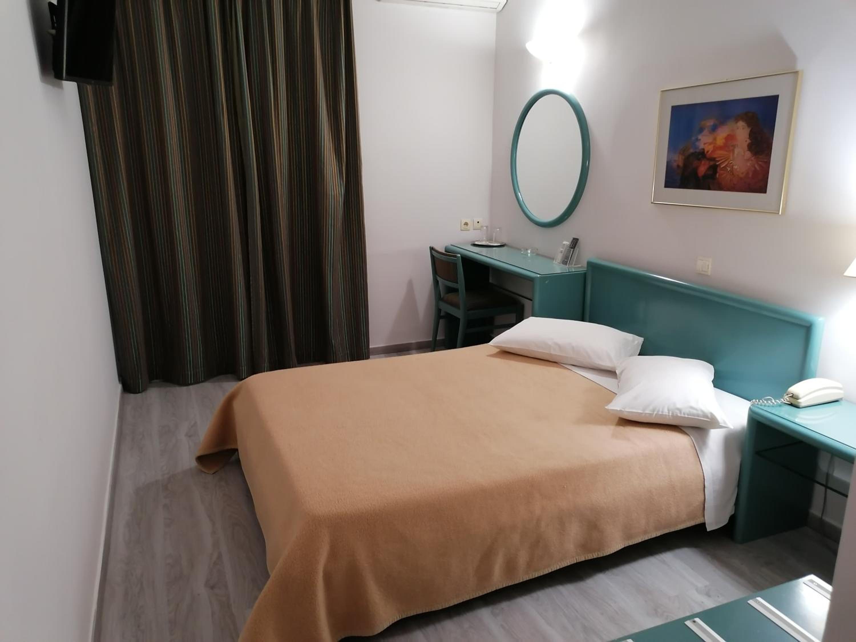 Standard Double or Twin Room - Photo 4