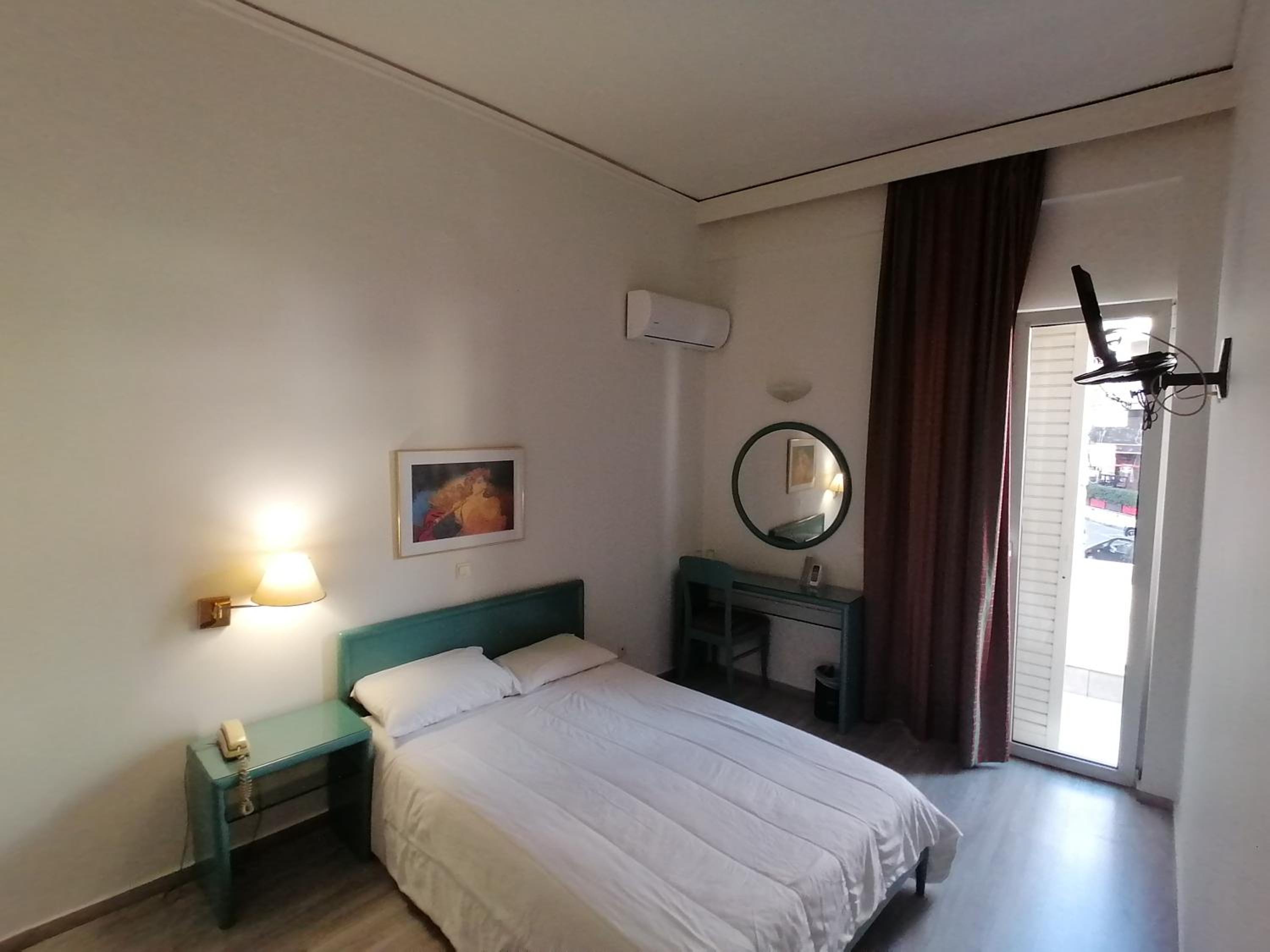 Standard Double or Twin Room - Photo 5