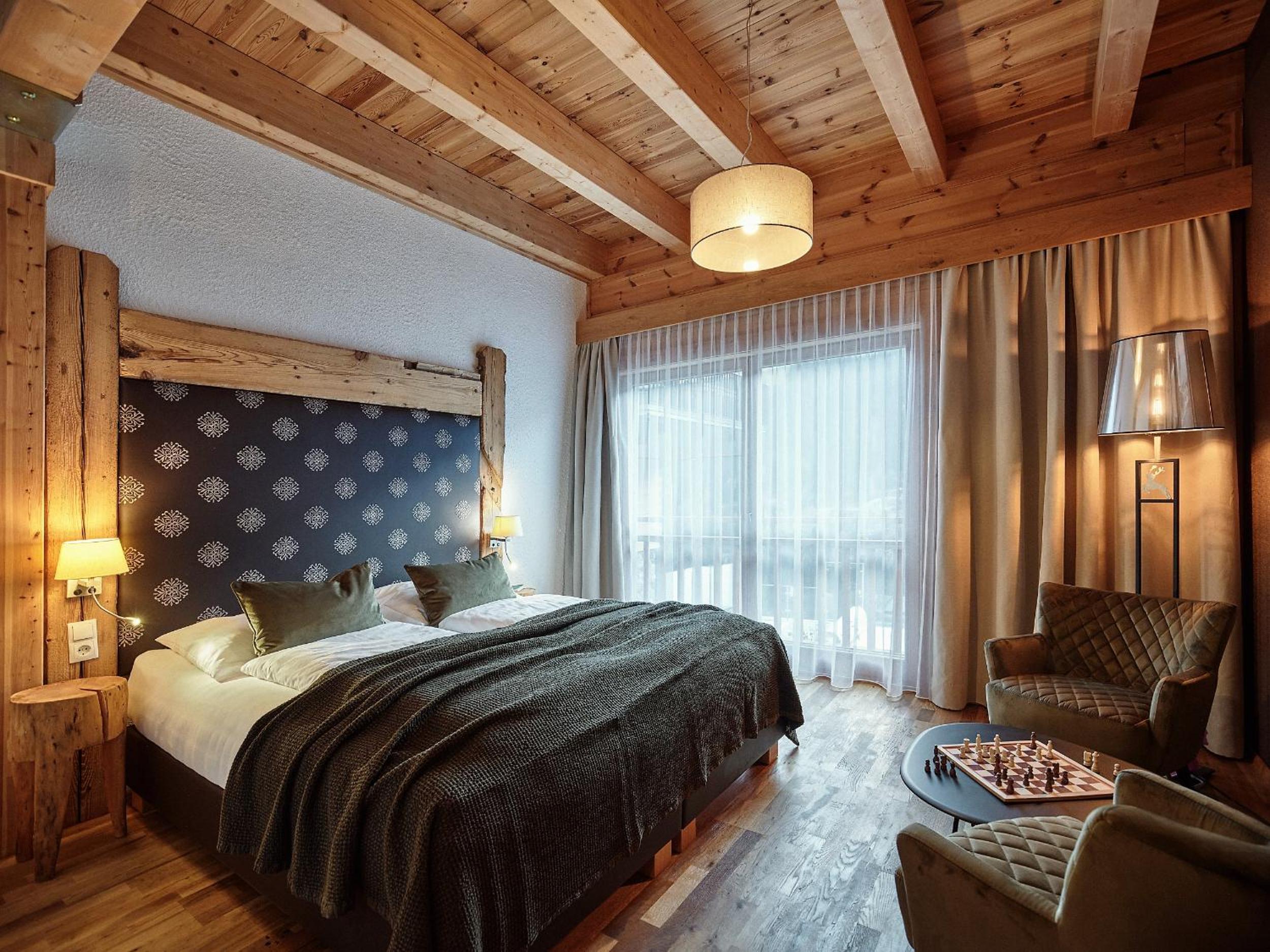 Deluxe Three-Bedroom Apartment