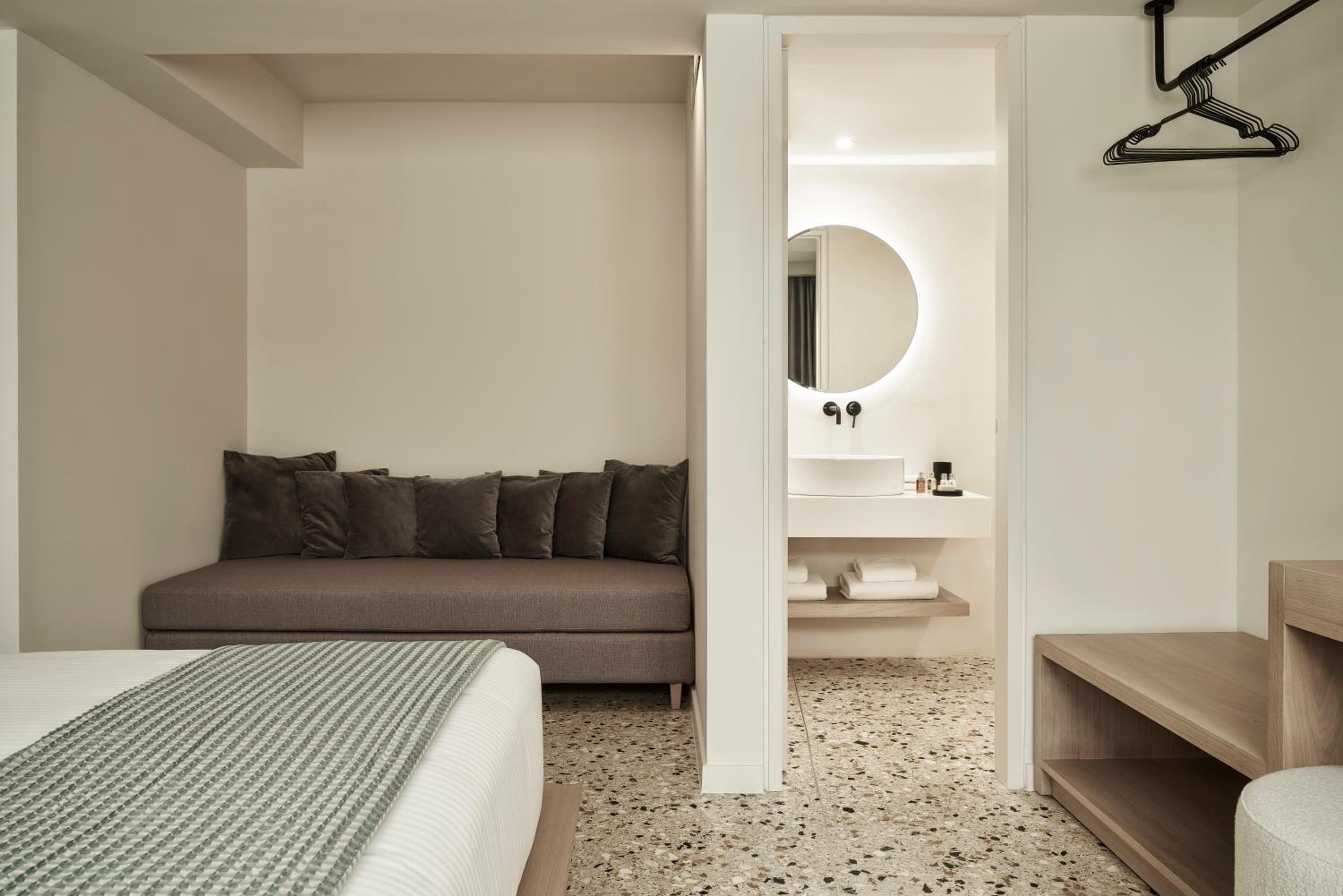 Economy Double or Twin Room photo 3