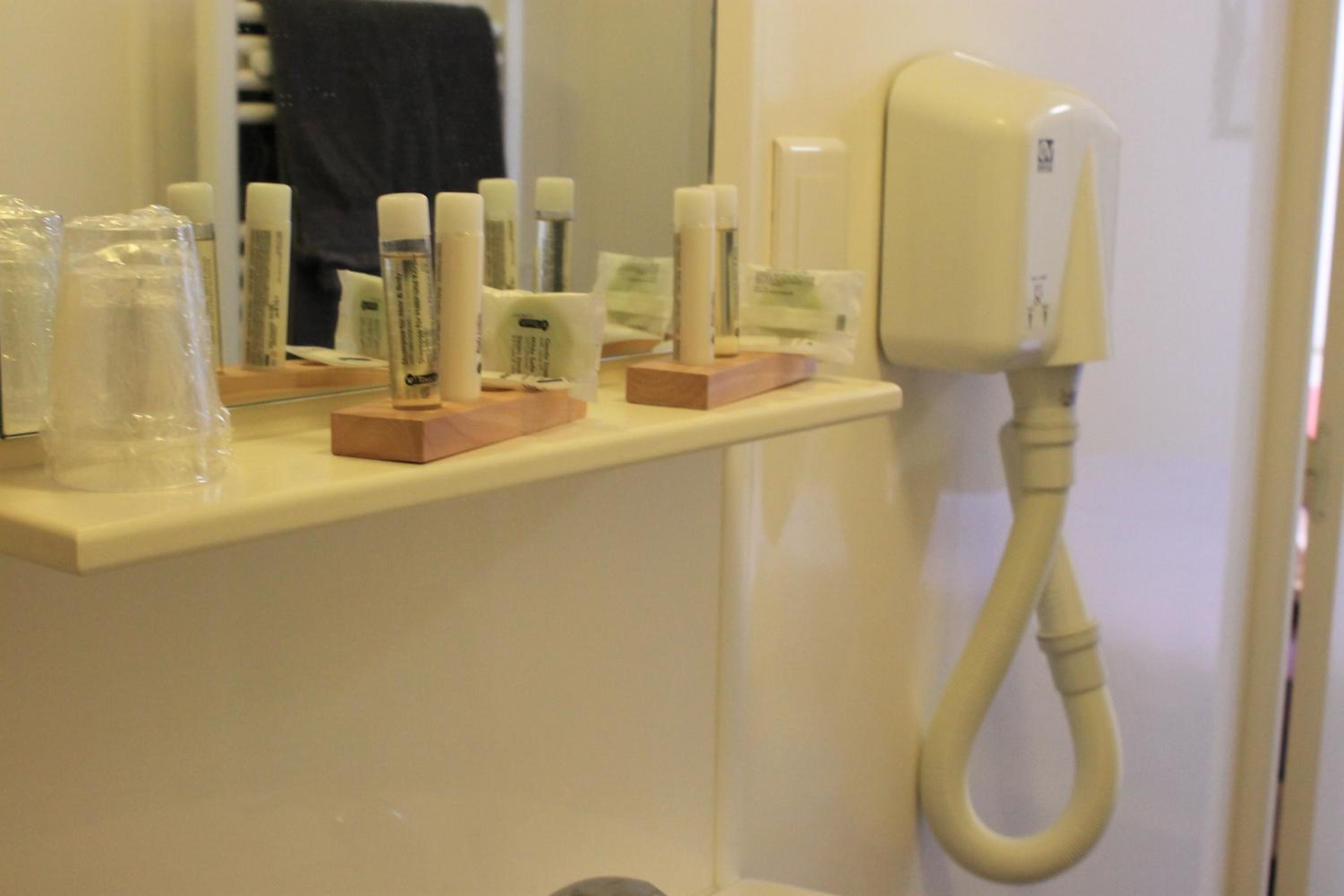 Standard Twin Room - Photo 6