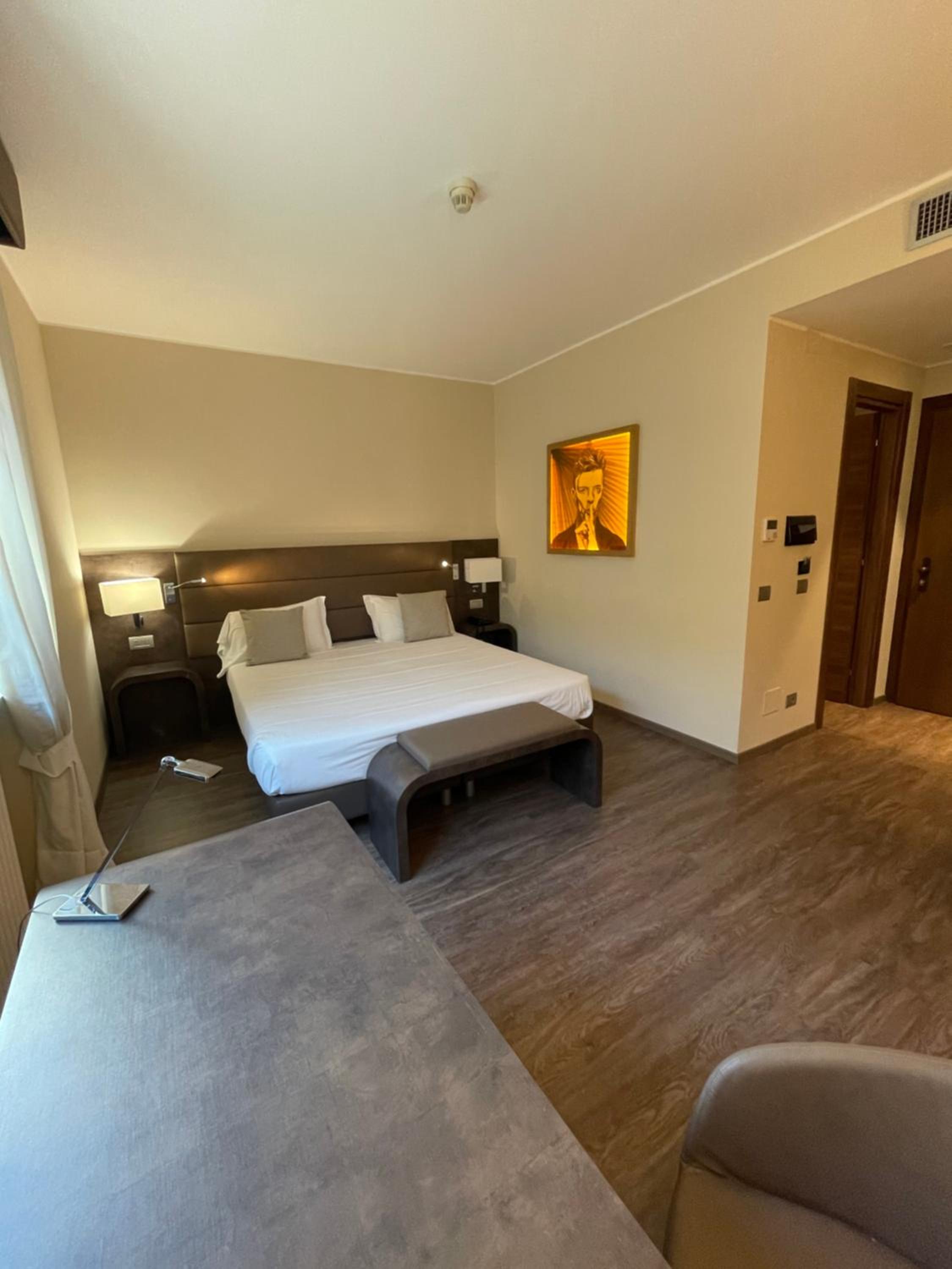 Double or Twin Room - Photo 11