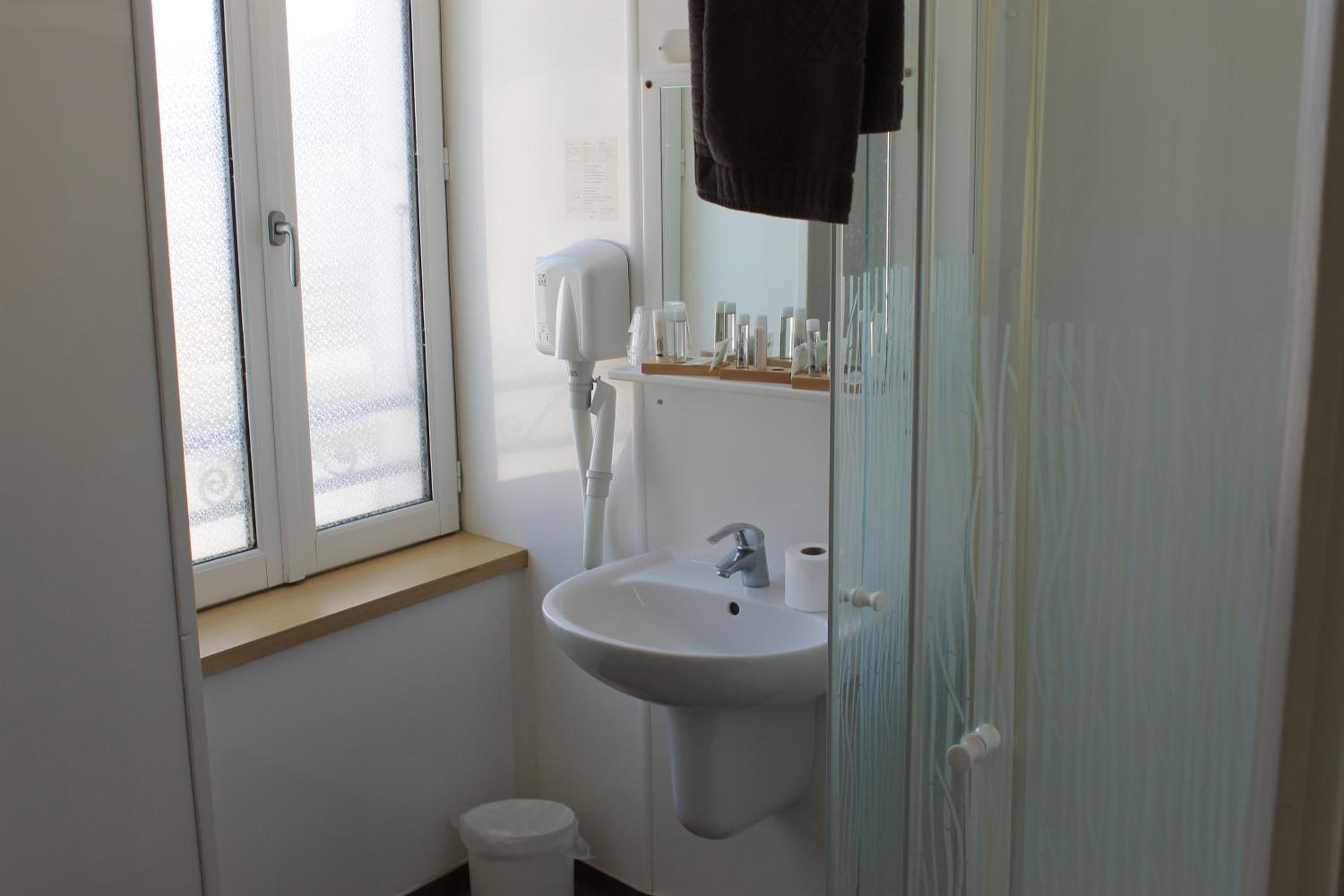Standard Triple Room - Photo 2