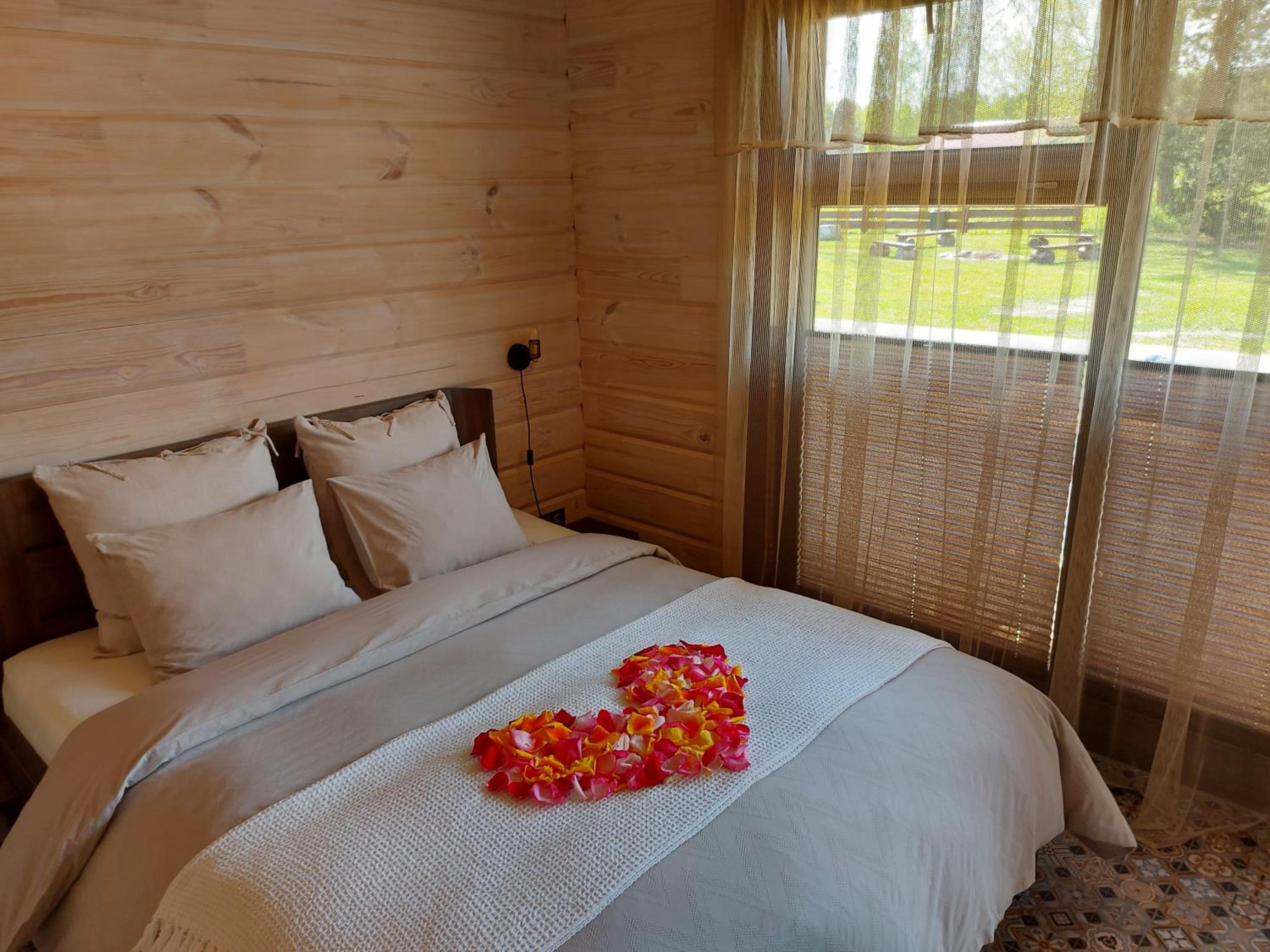 One-Bedroom House - Photo 17