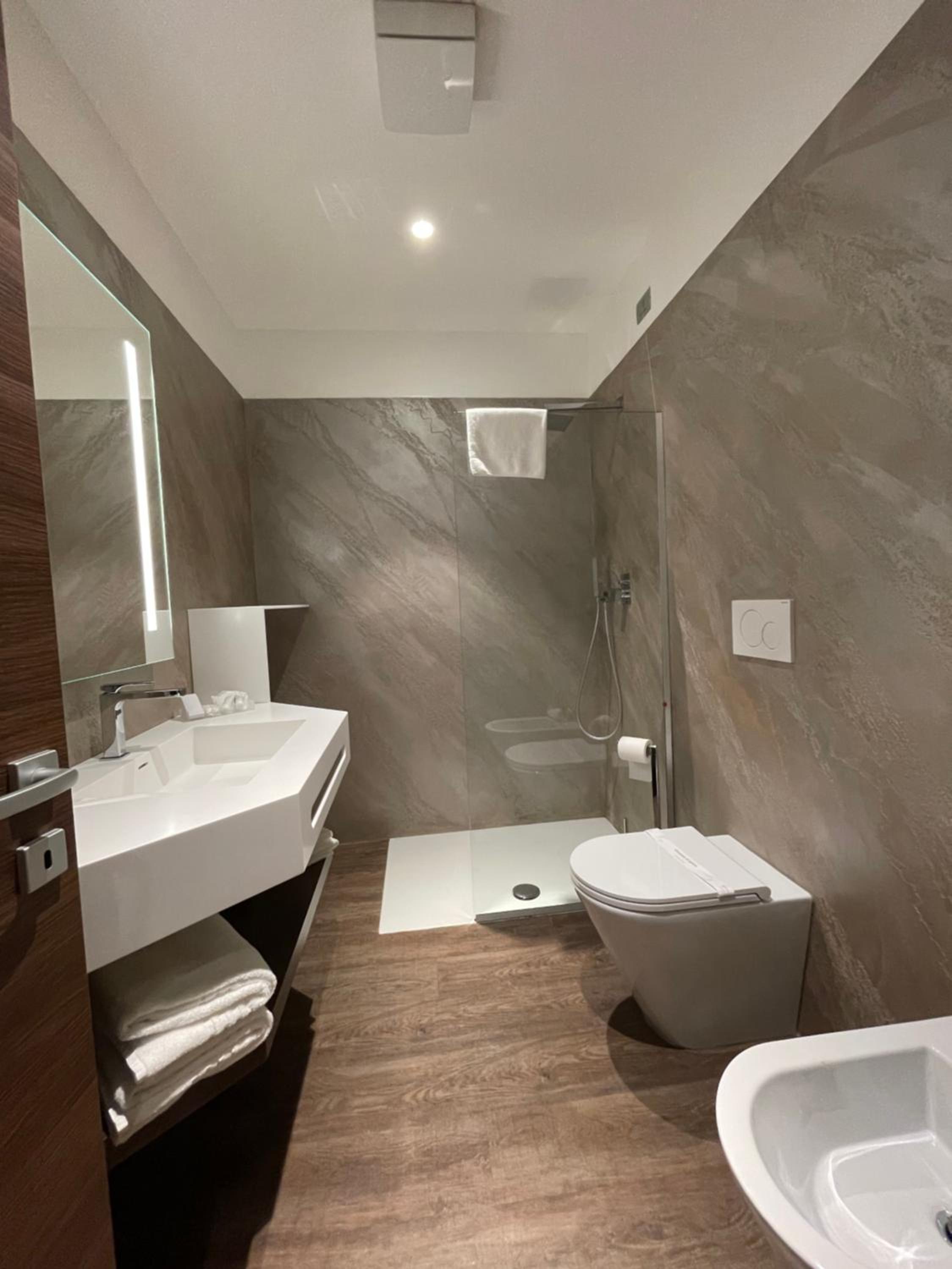 Double or Twin Room - Photo 3