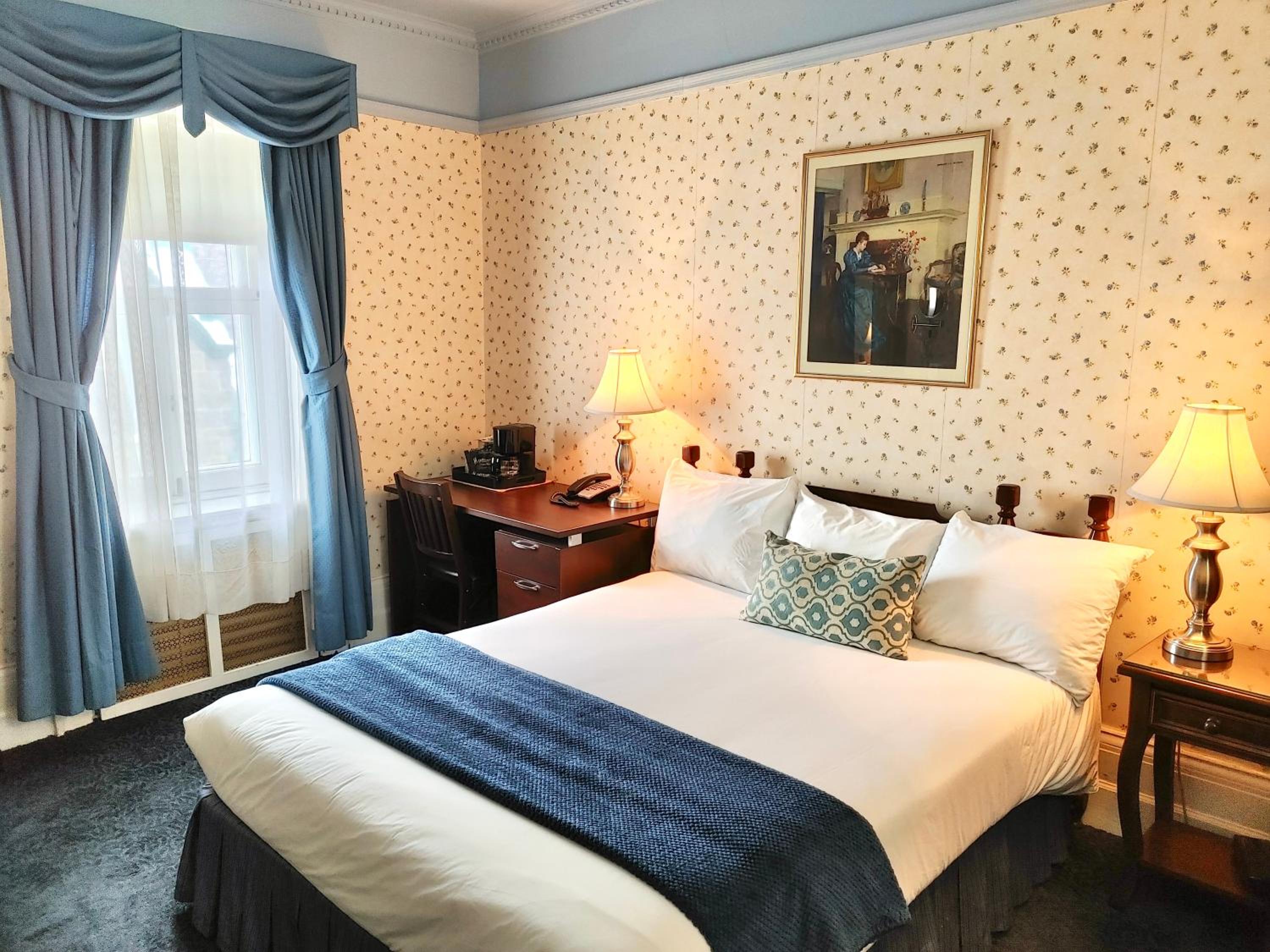 Standard Queen Room