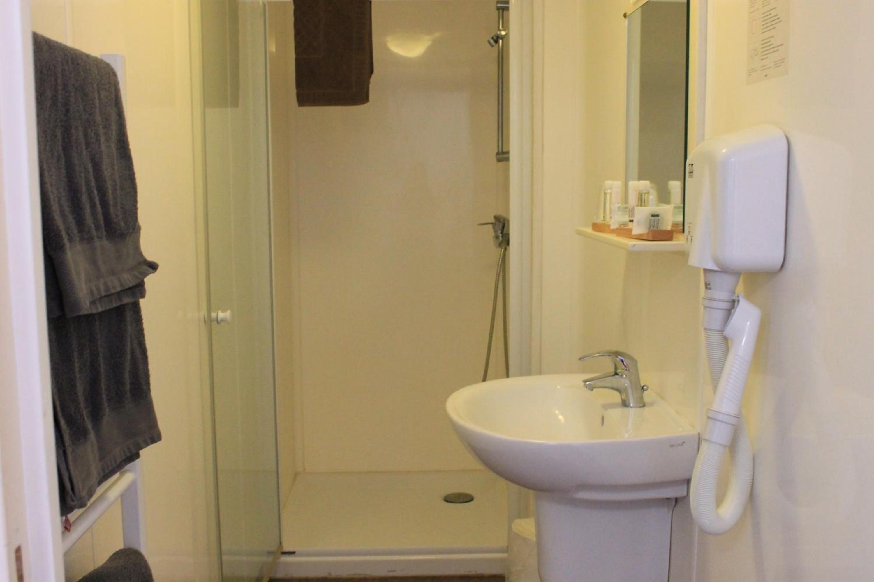 Double Room - Photo 10