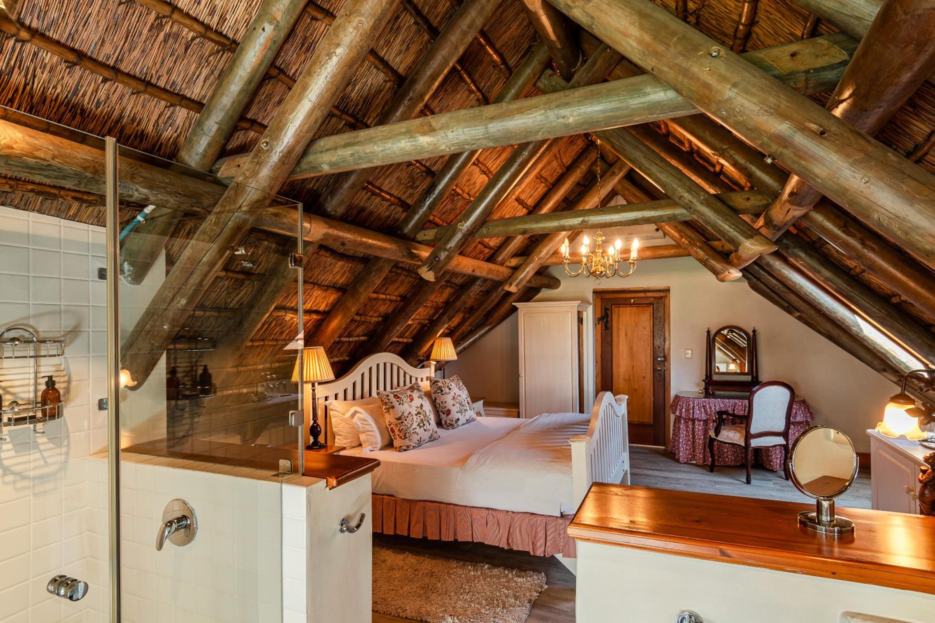 Manor Room 3 - Photo 7