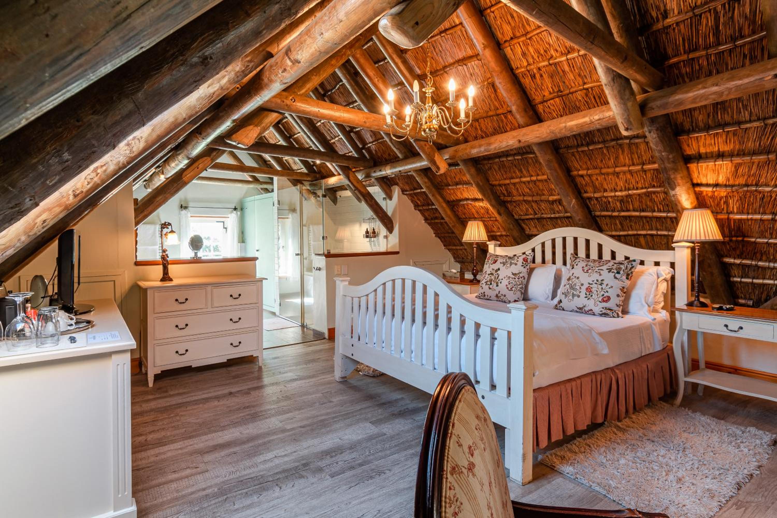 Manor Room 3 - Photo 1