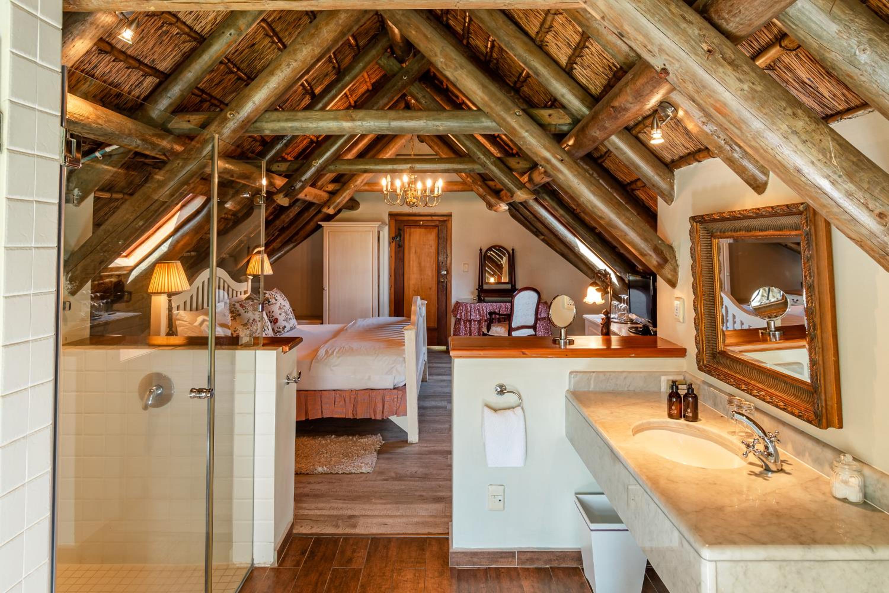 Manor Room 3 - Photo 2