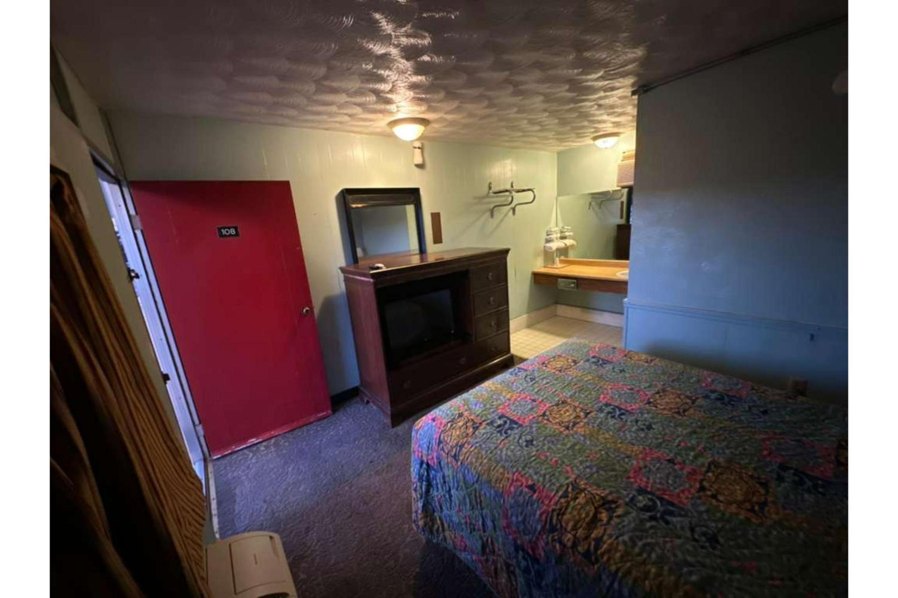 Single Bed Smoking photo 1