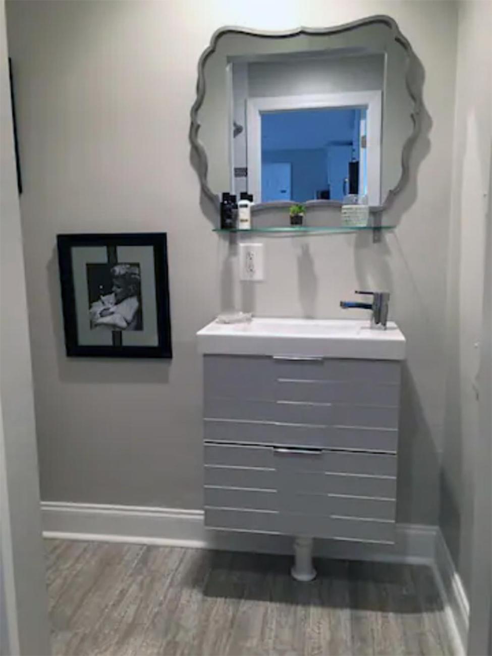 Deluxe King Suite - Photo 3