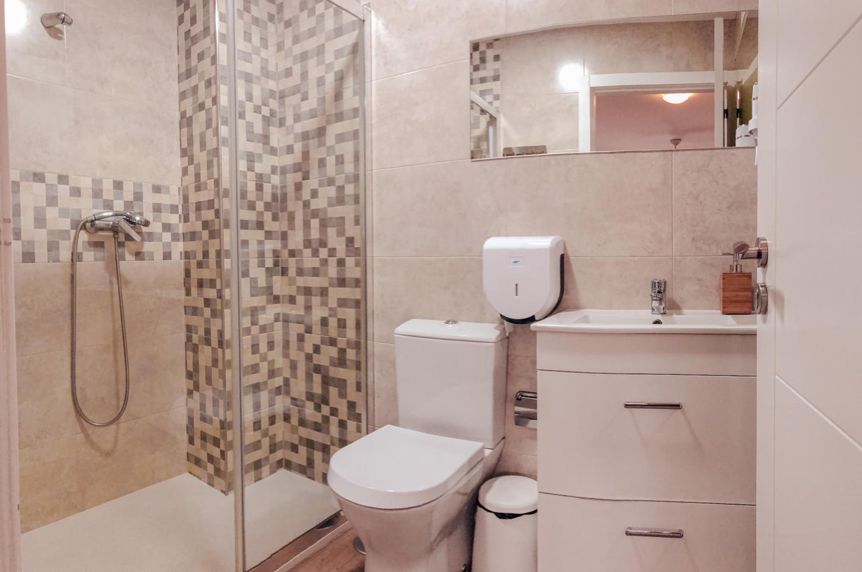 Family Room With Private Bathroom photo 2