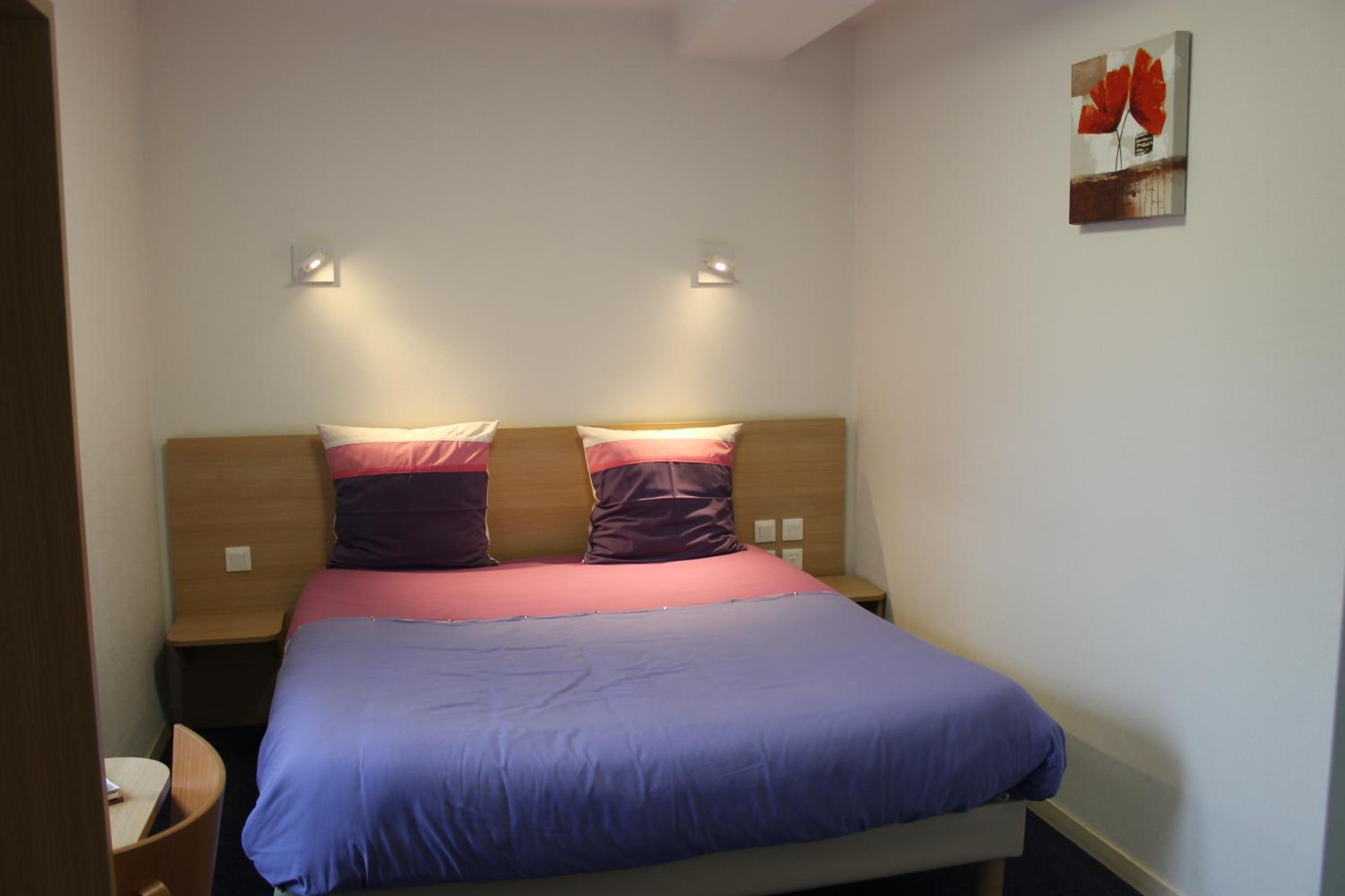 Double Room - Photo 7