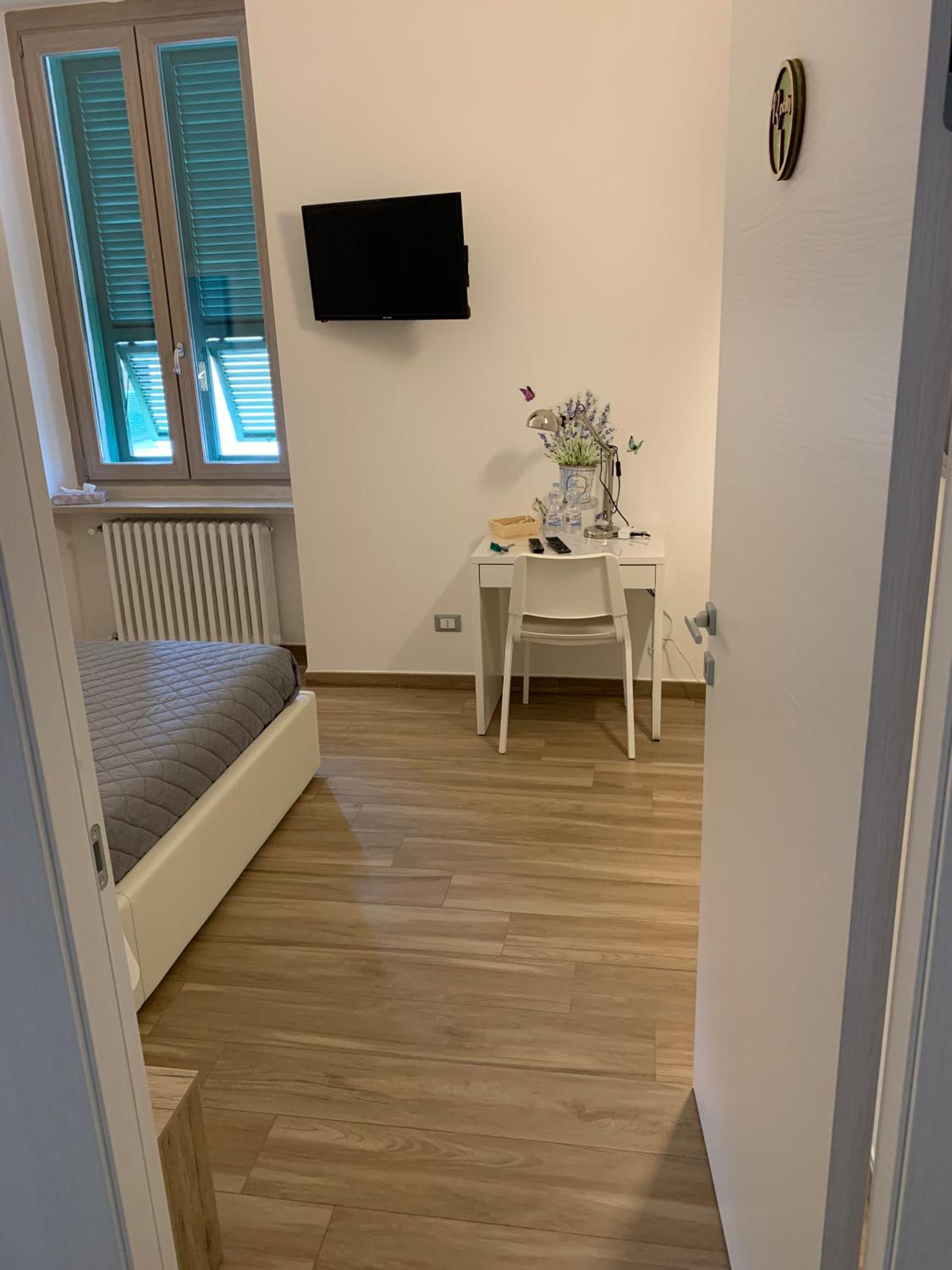 Double Room with Private Bathroom - Photo 22