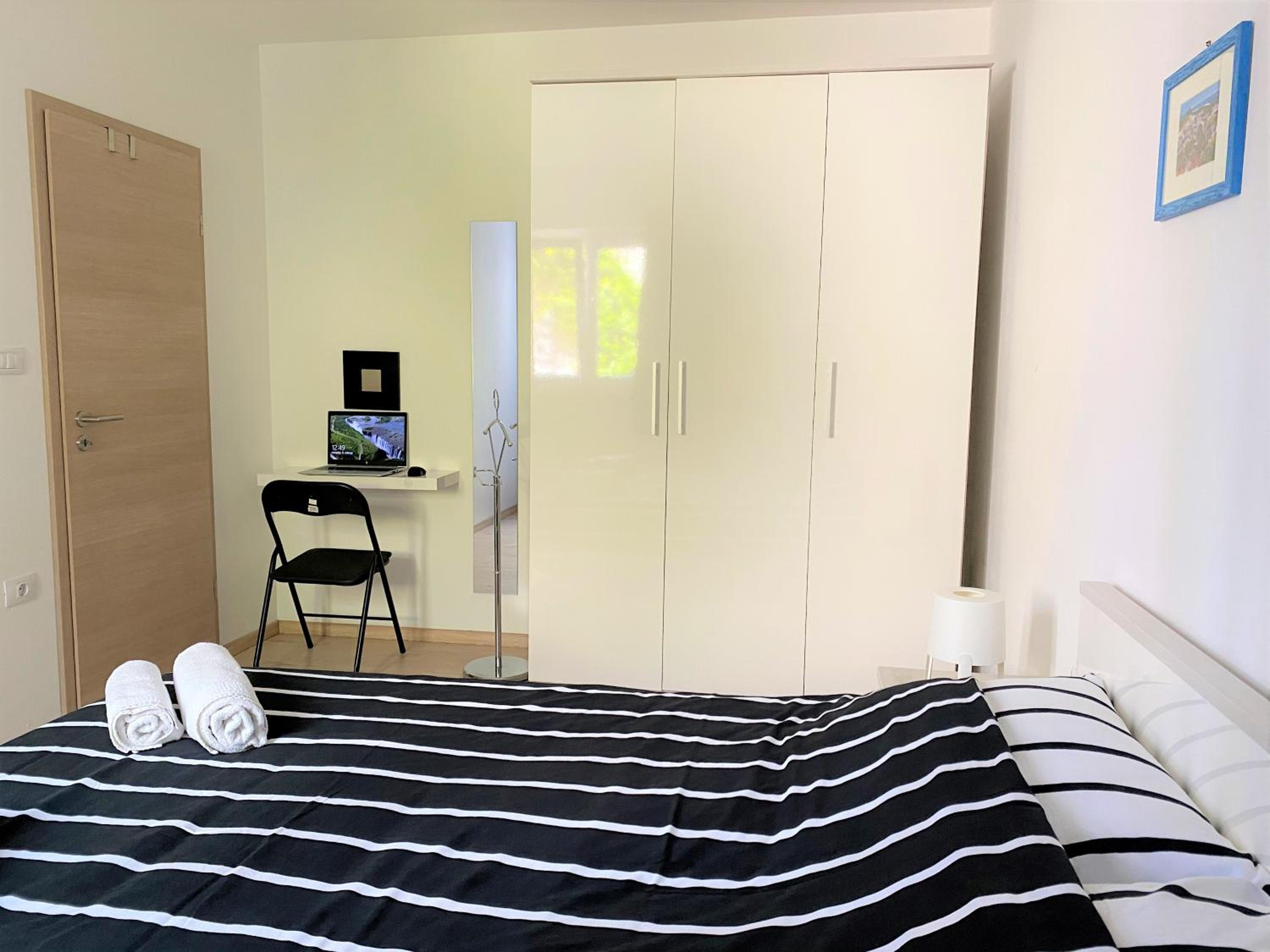 One-Bedroom Apartment photo 2