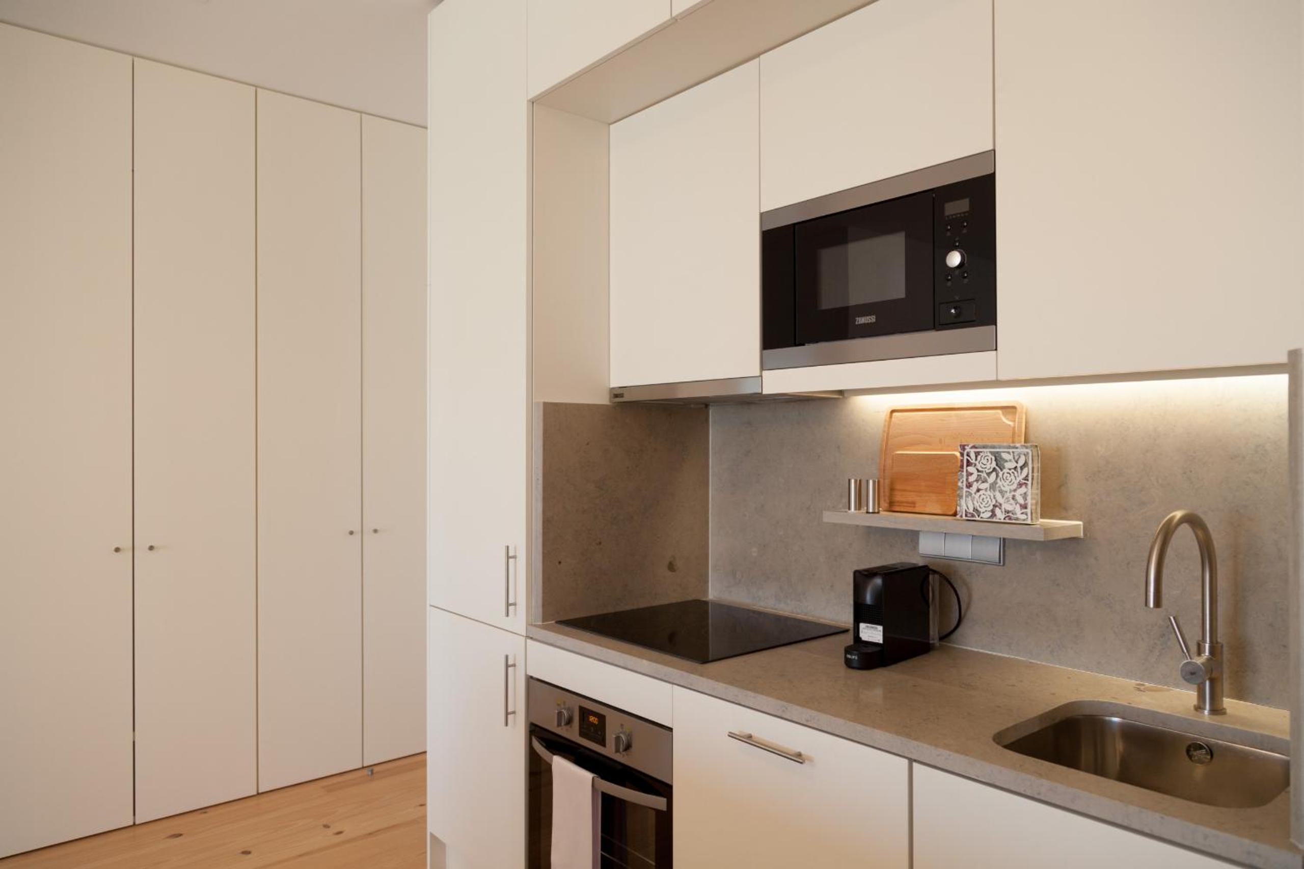 One-Bedroom Apartment - Photo 2