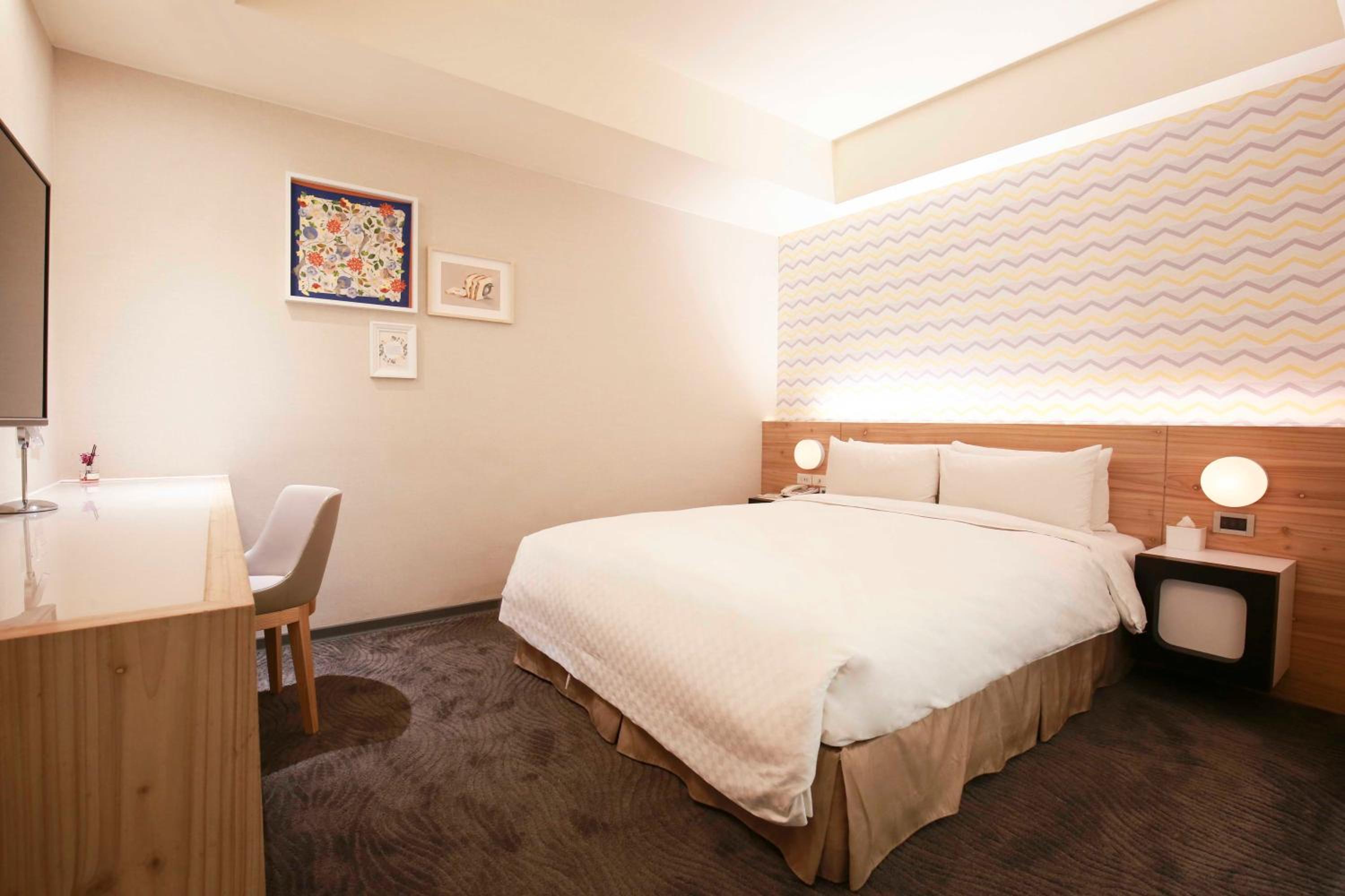 Economy Double Room - no window - Photo 8