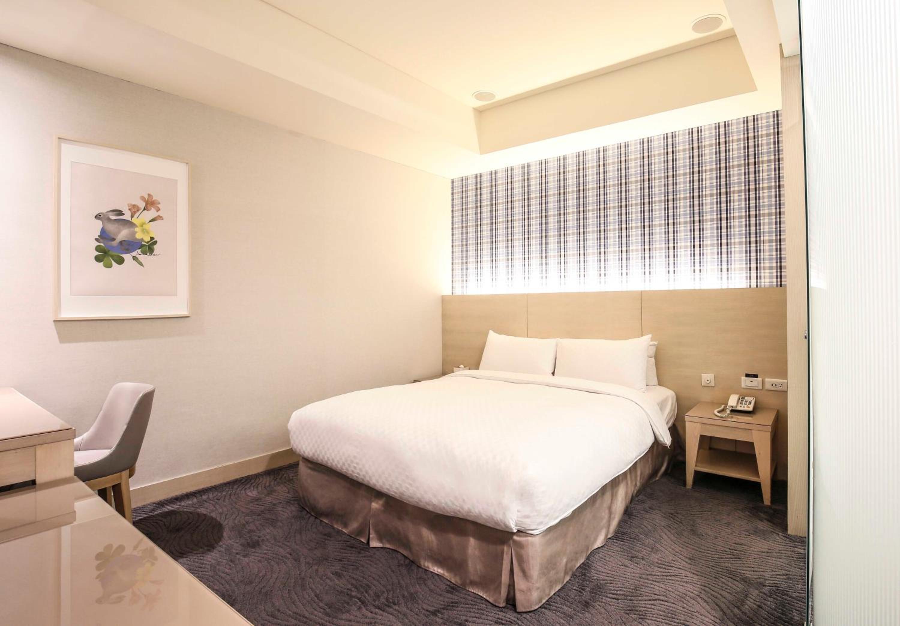 Economy Double Room - no window - Photo 5