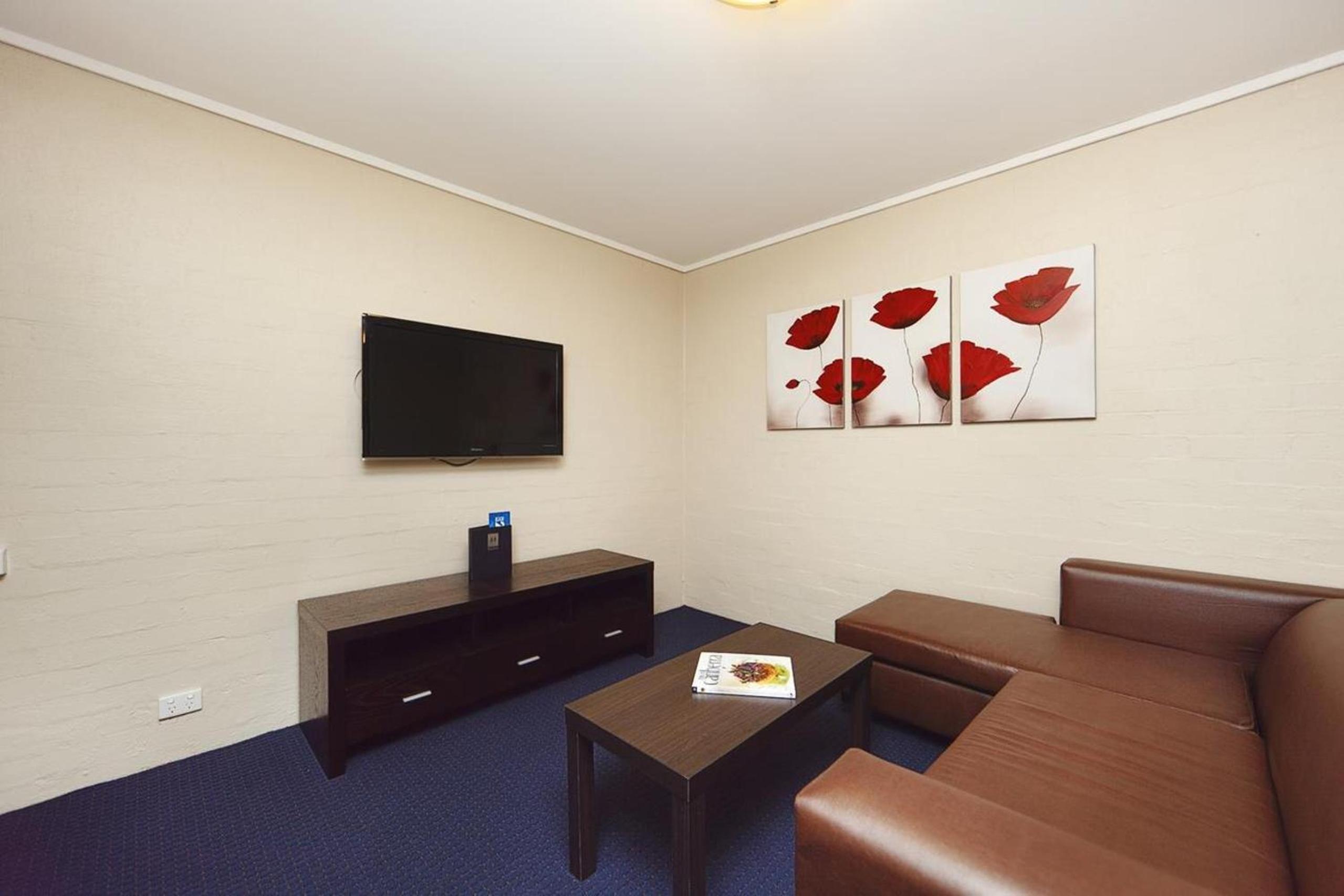 Two-Bedroom Apartment - Photo 5