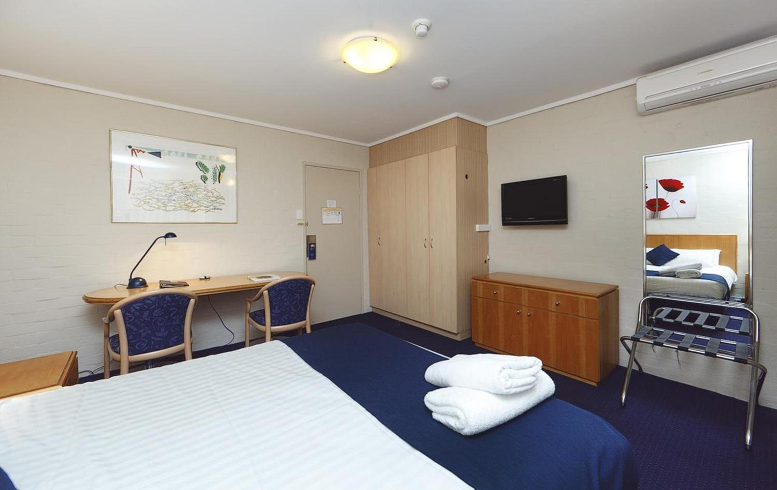 Standard Queen Room - Photo 13