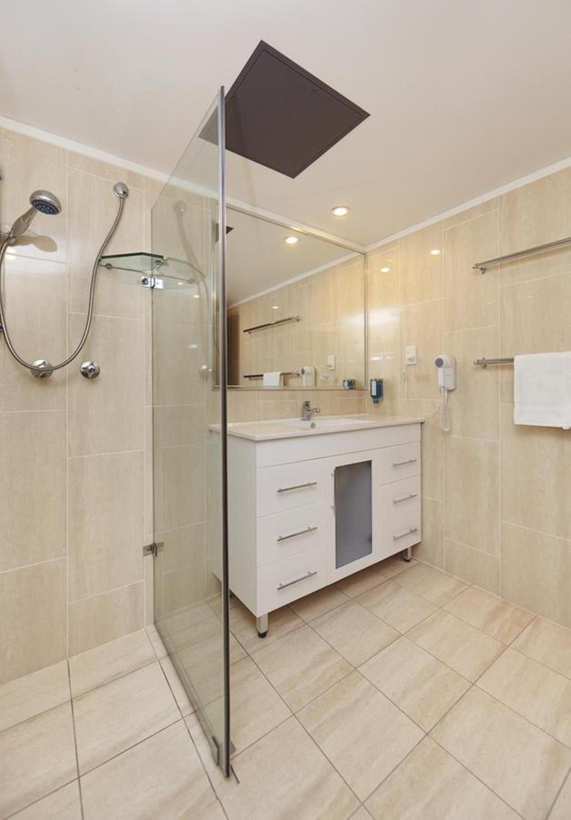 Two-Bedroom Apartment - Photo 2