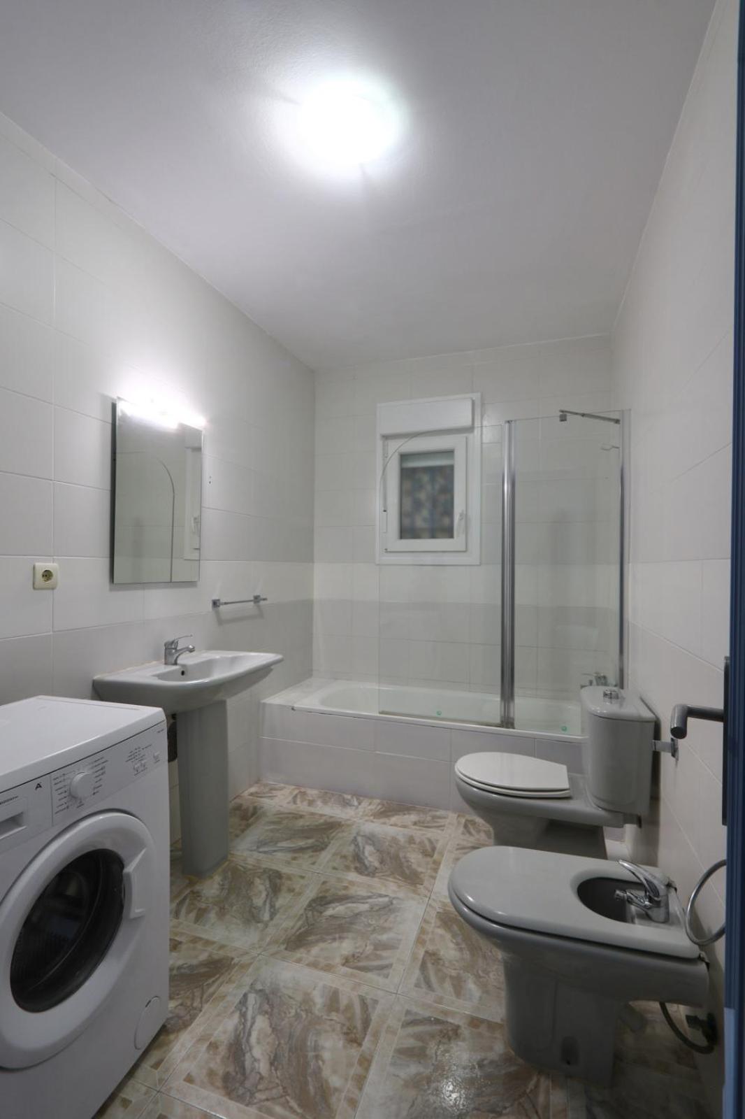 Two-Bedroom Apartment (4-5 Adults) photo 3