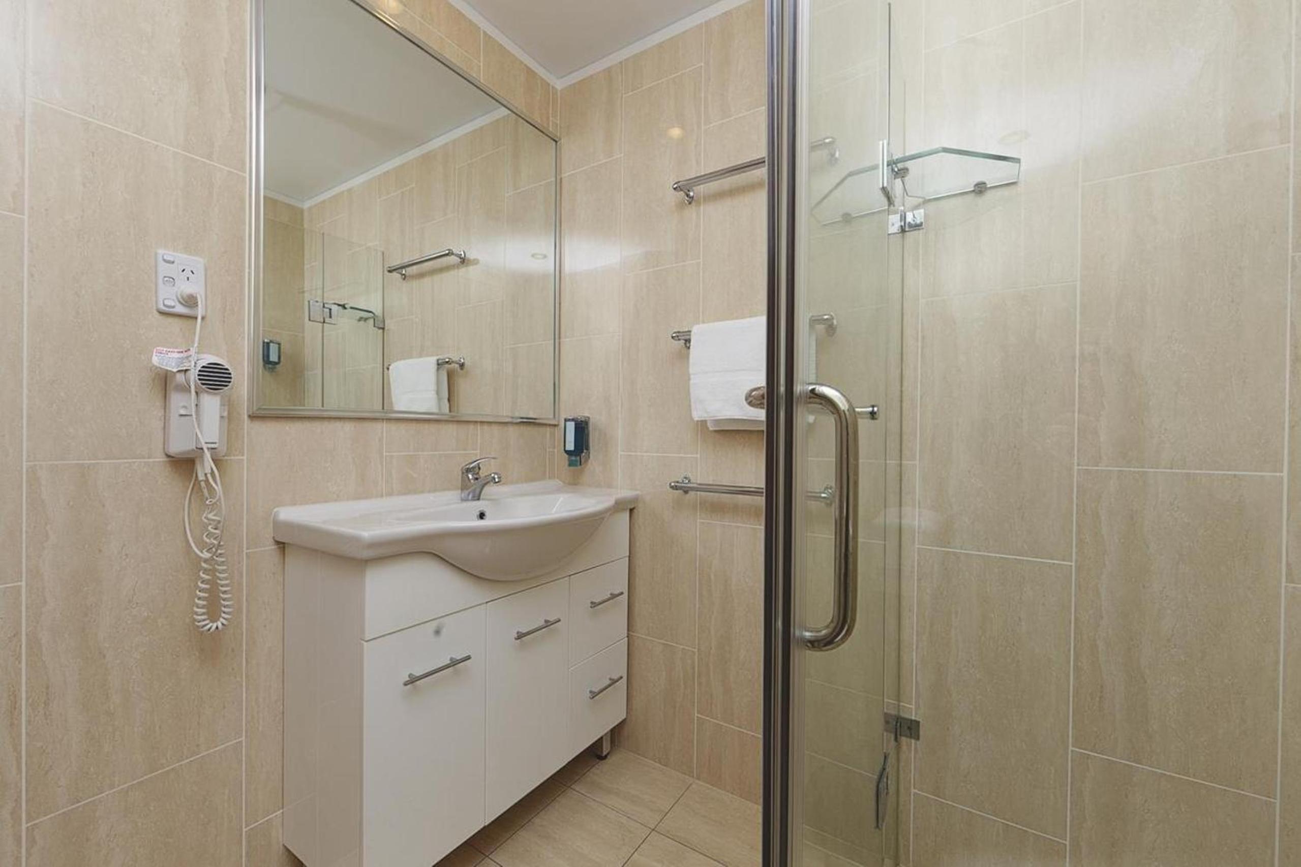 Standard Queen Room - Photo 5
