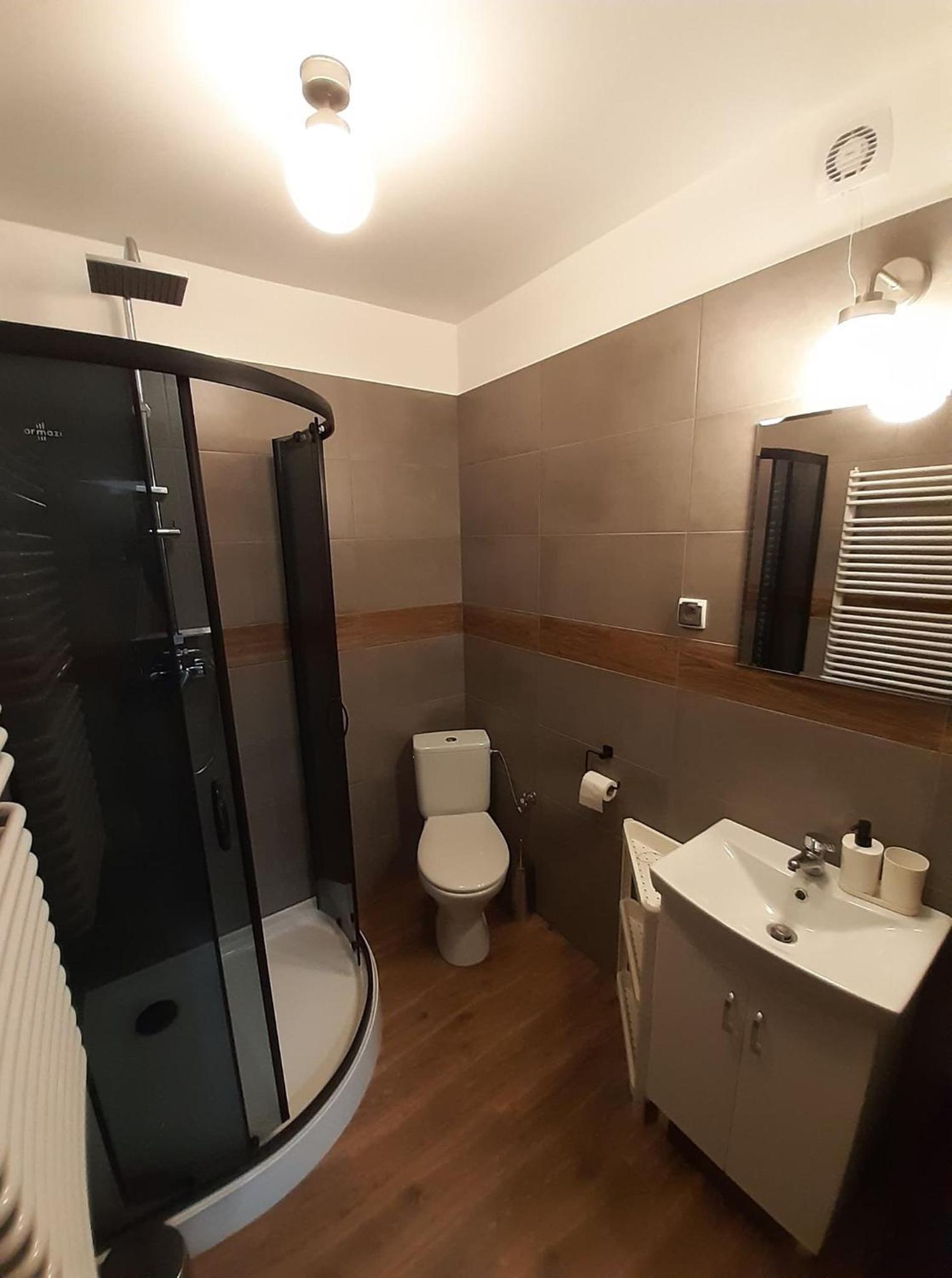 Family Room with Private Bathroom photo 2