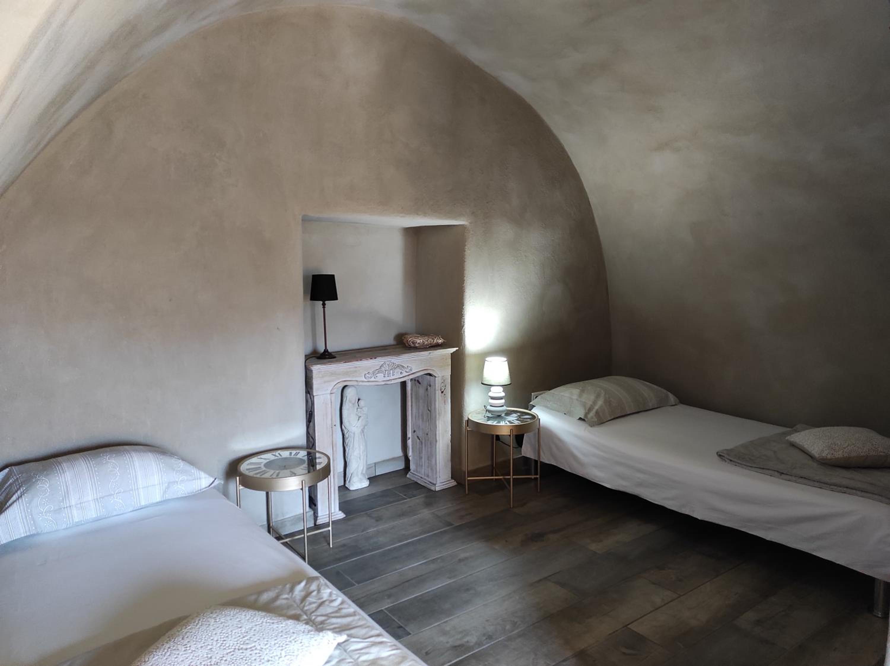 Quadruple Room with Private External Bathroom - Photo 2