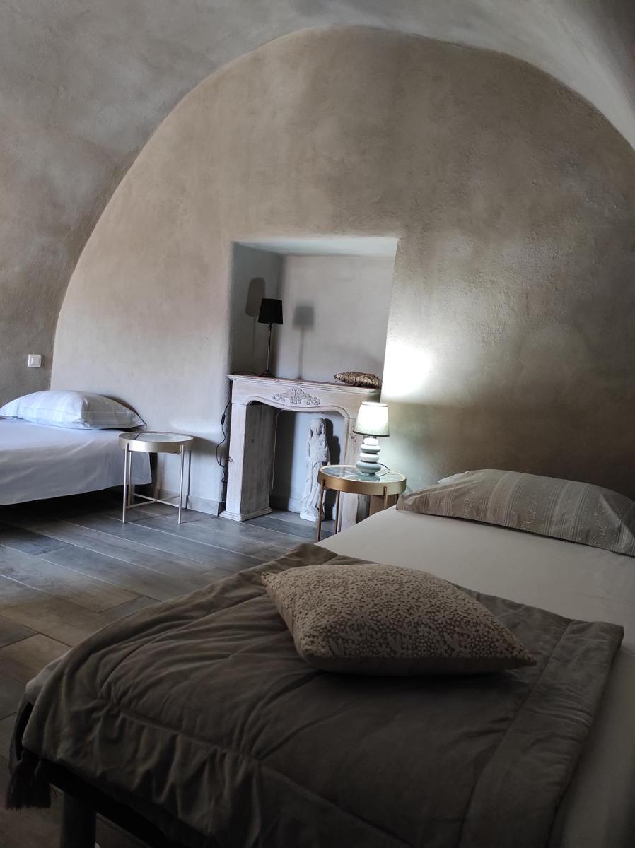 Double Room with Private Bathroom - Photo 2