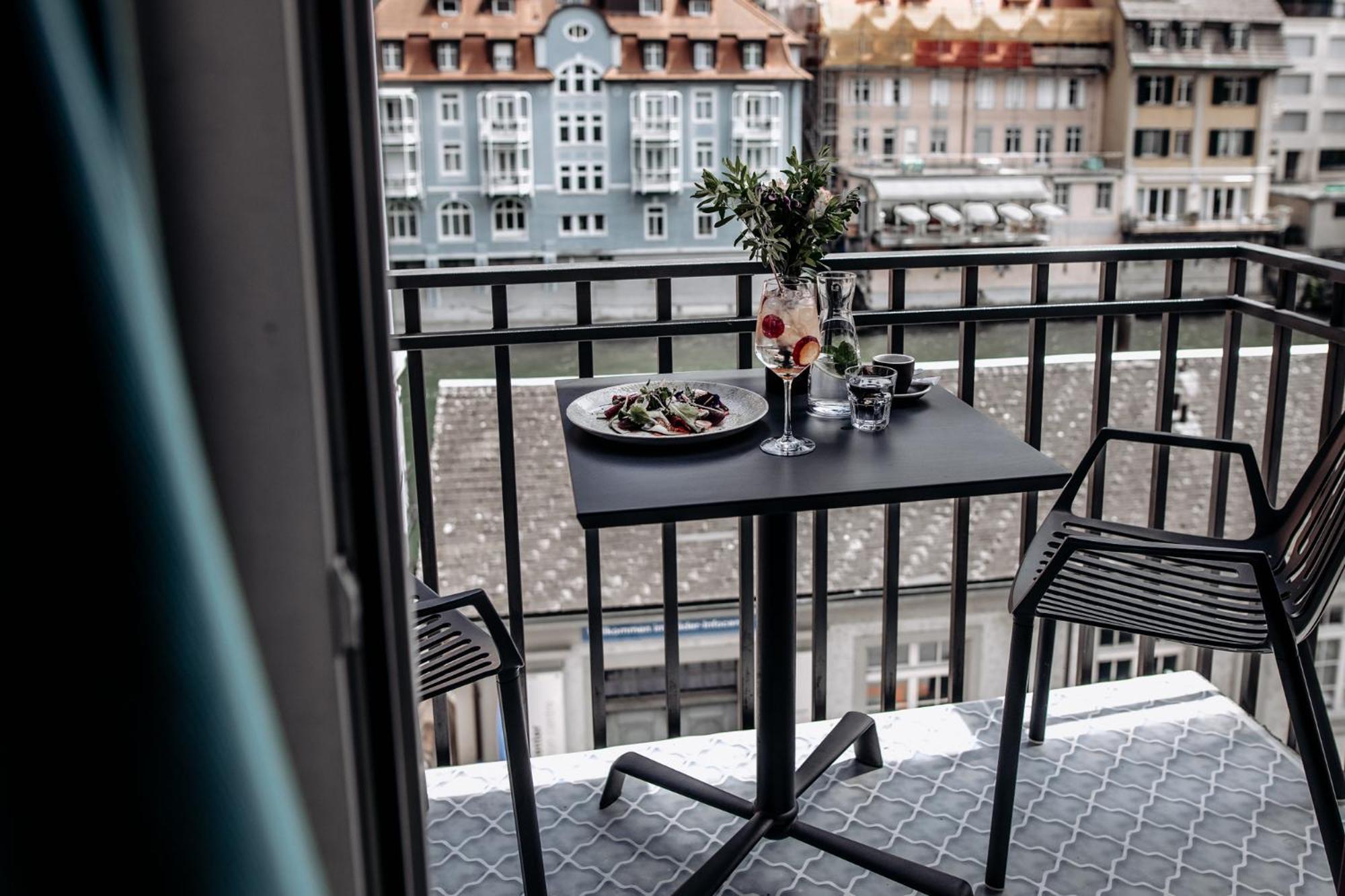 Apartment with Balcony photo 3