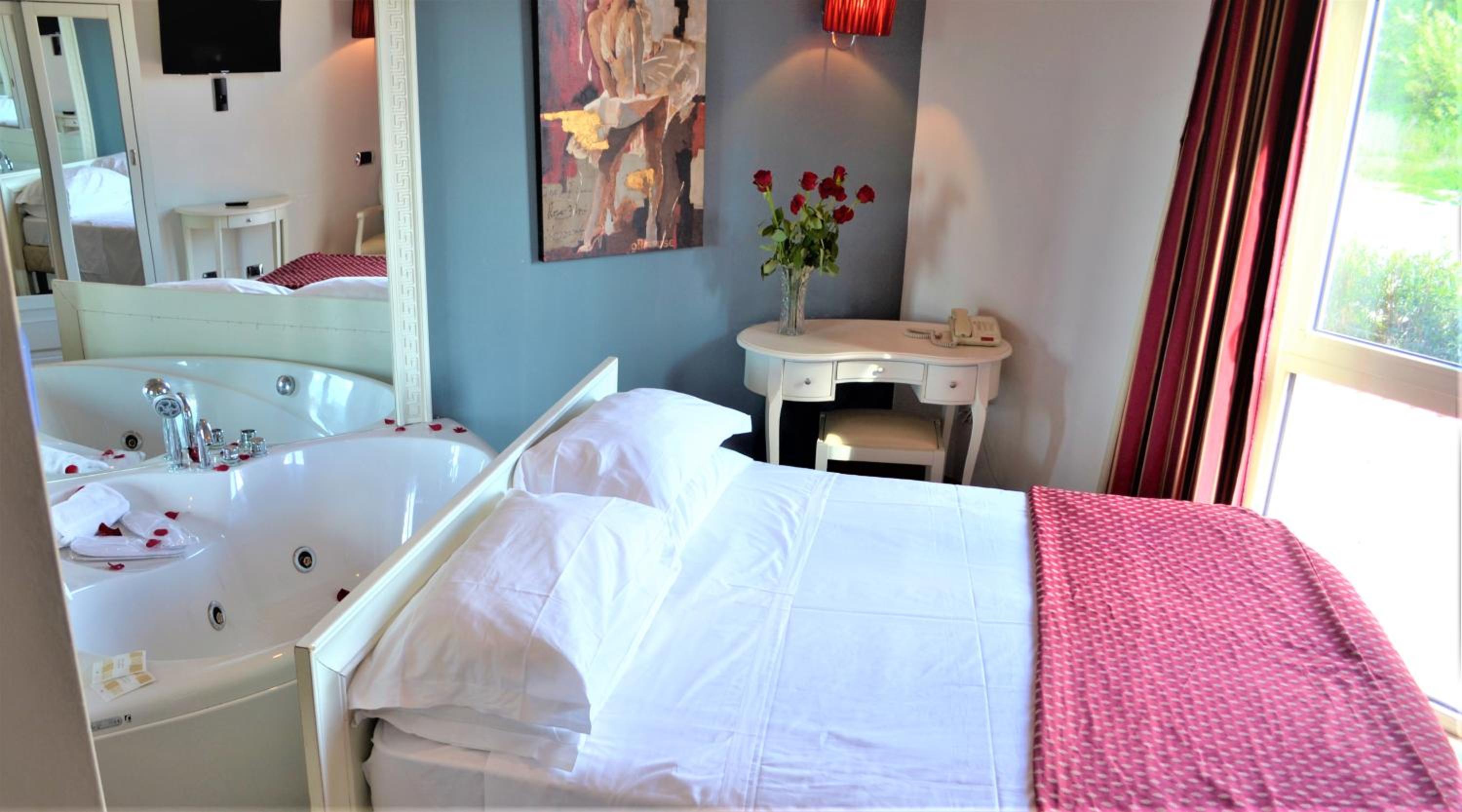 Double Room with Spa Bath photo 2