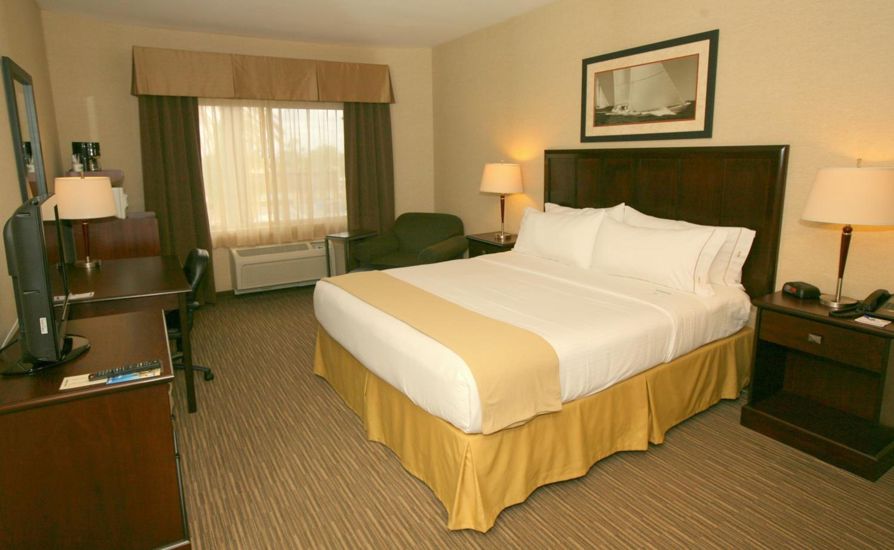 Standard King Room - Communications Accessible - Photo 1