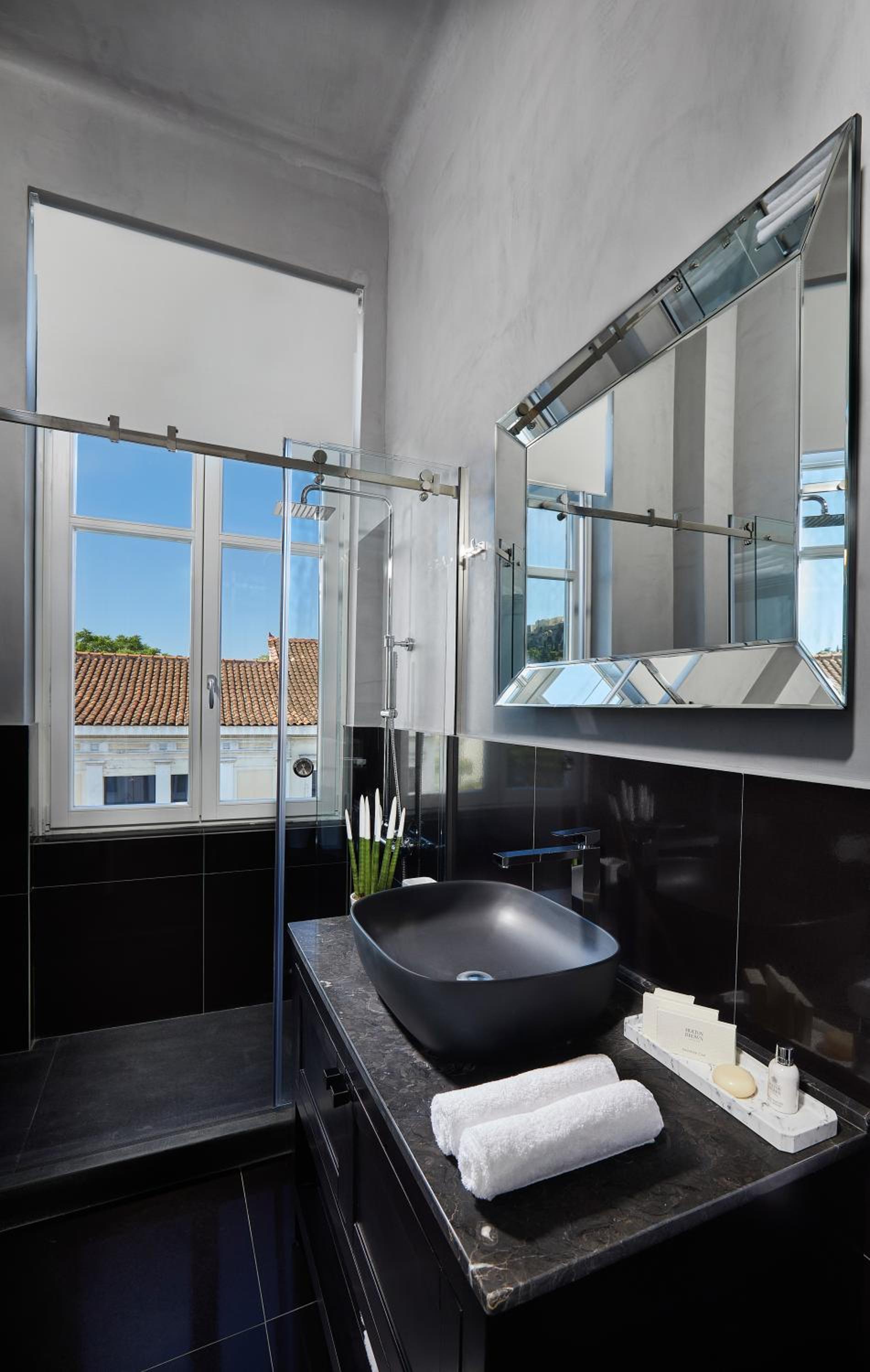 Deluxe Double Room with Balcony & Acropolis View photo 2