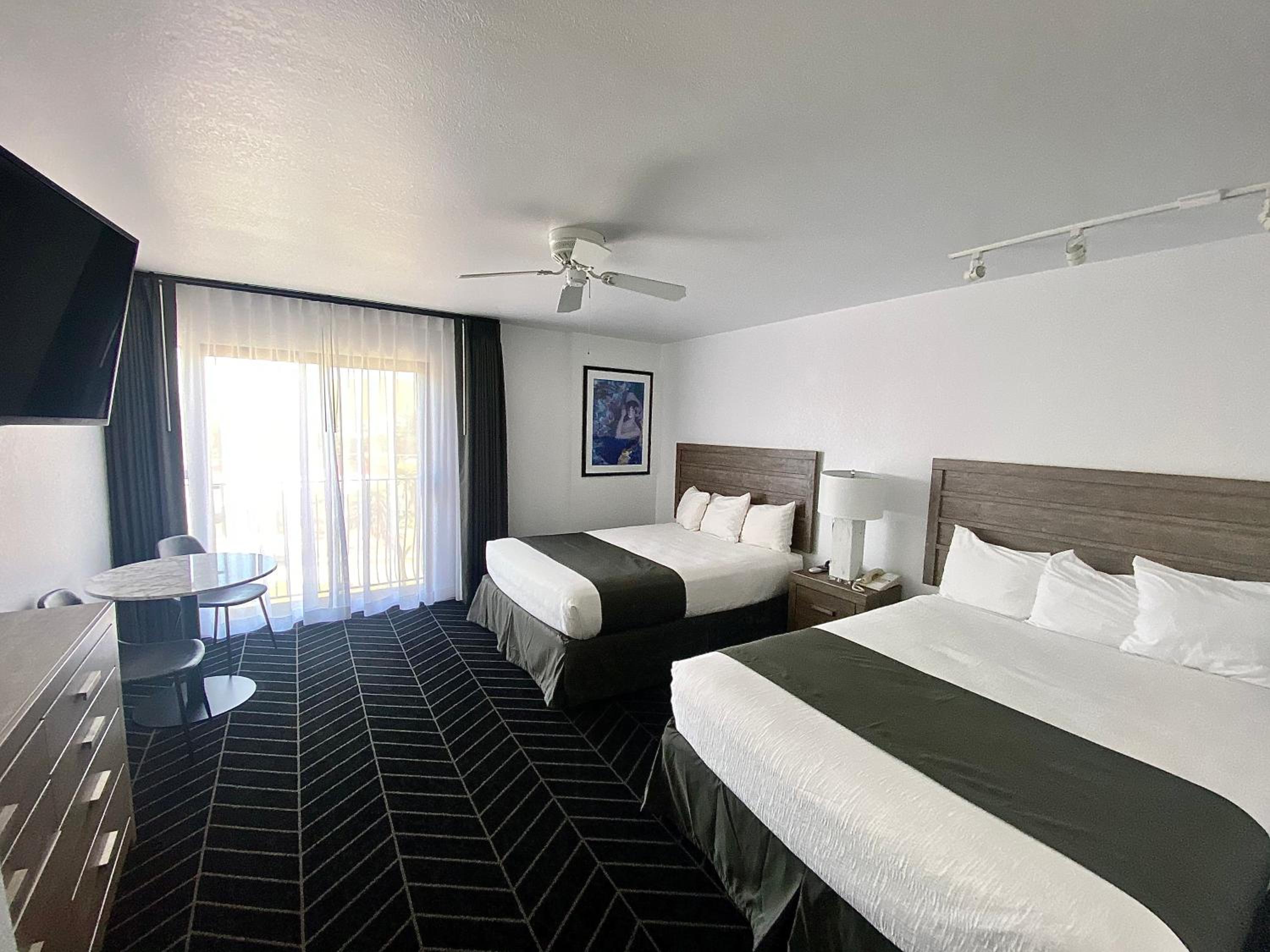 2 Queen Beds Non Smoking - Photo 1