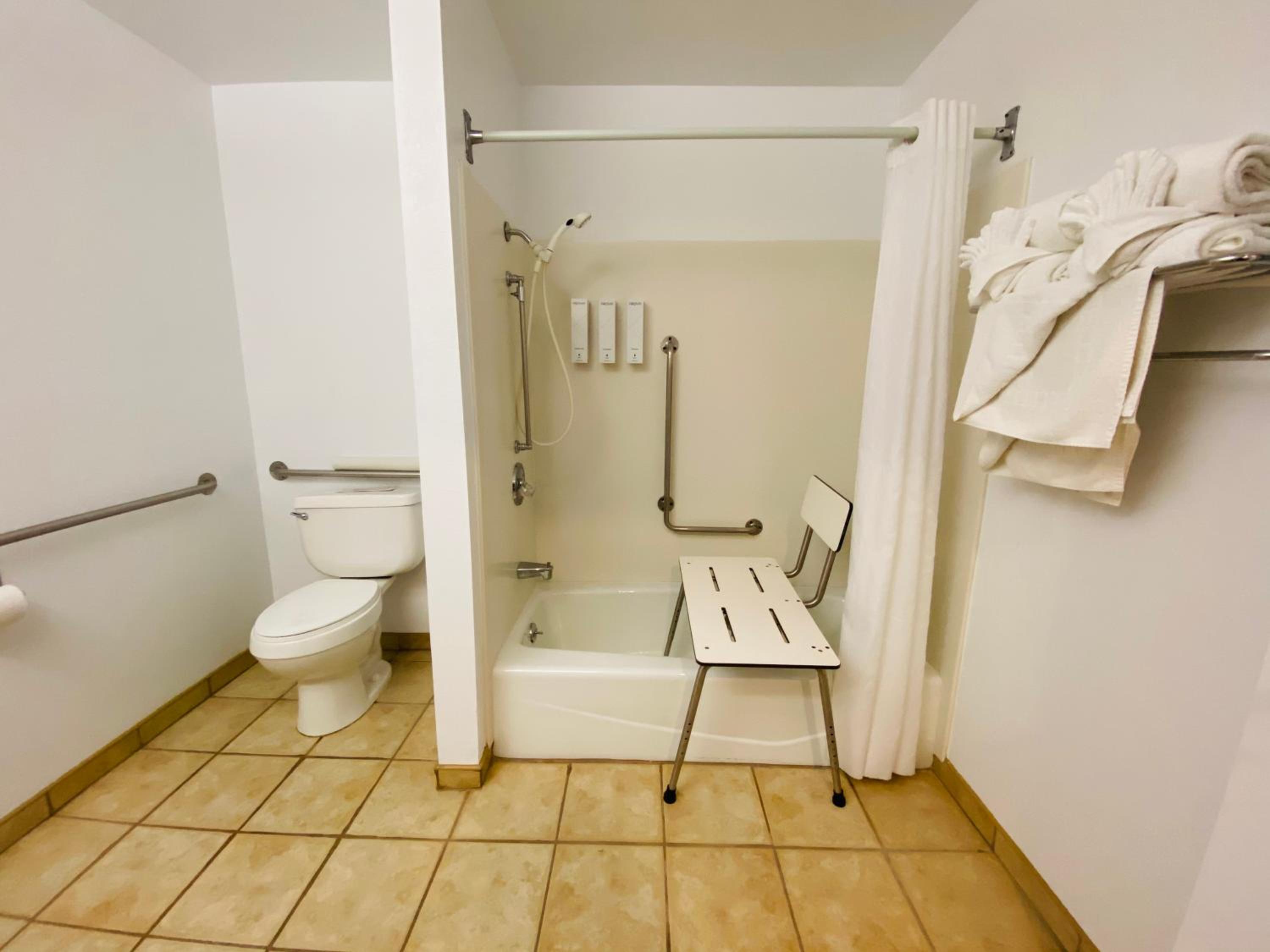 2 Queen Bed Non Smoking Accessible  - Photo 6