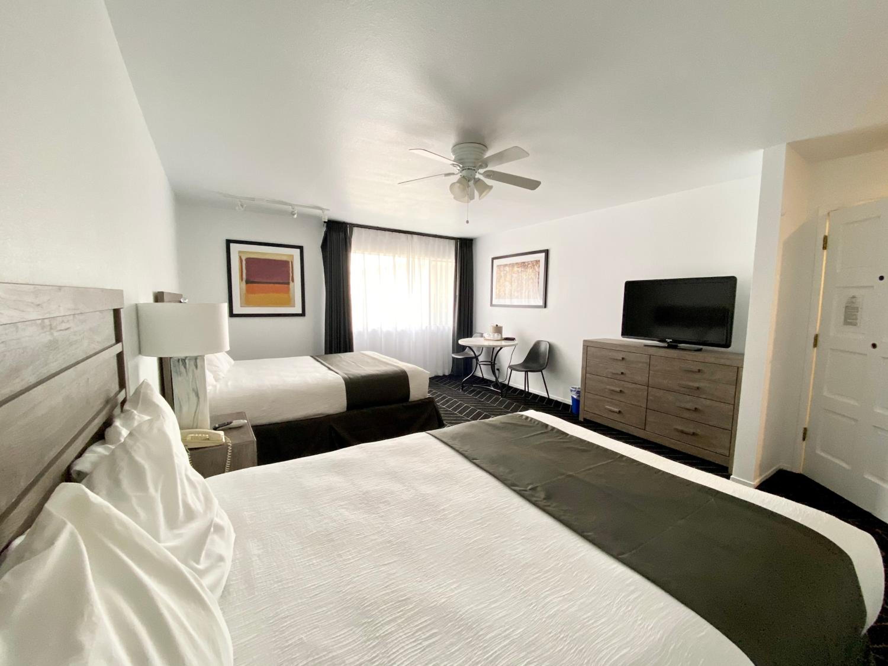 2 Queen Bed Non Smoking Accessible  - Photo 5