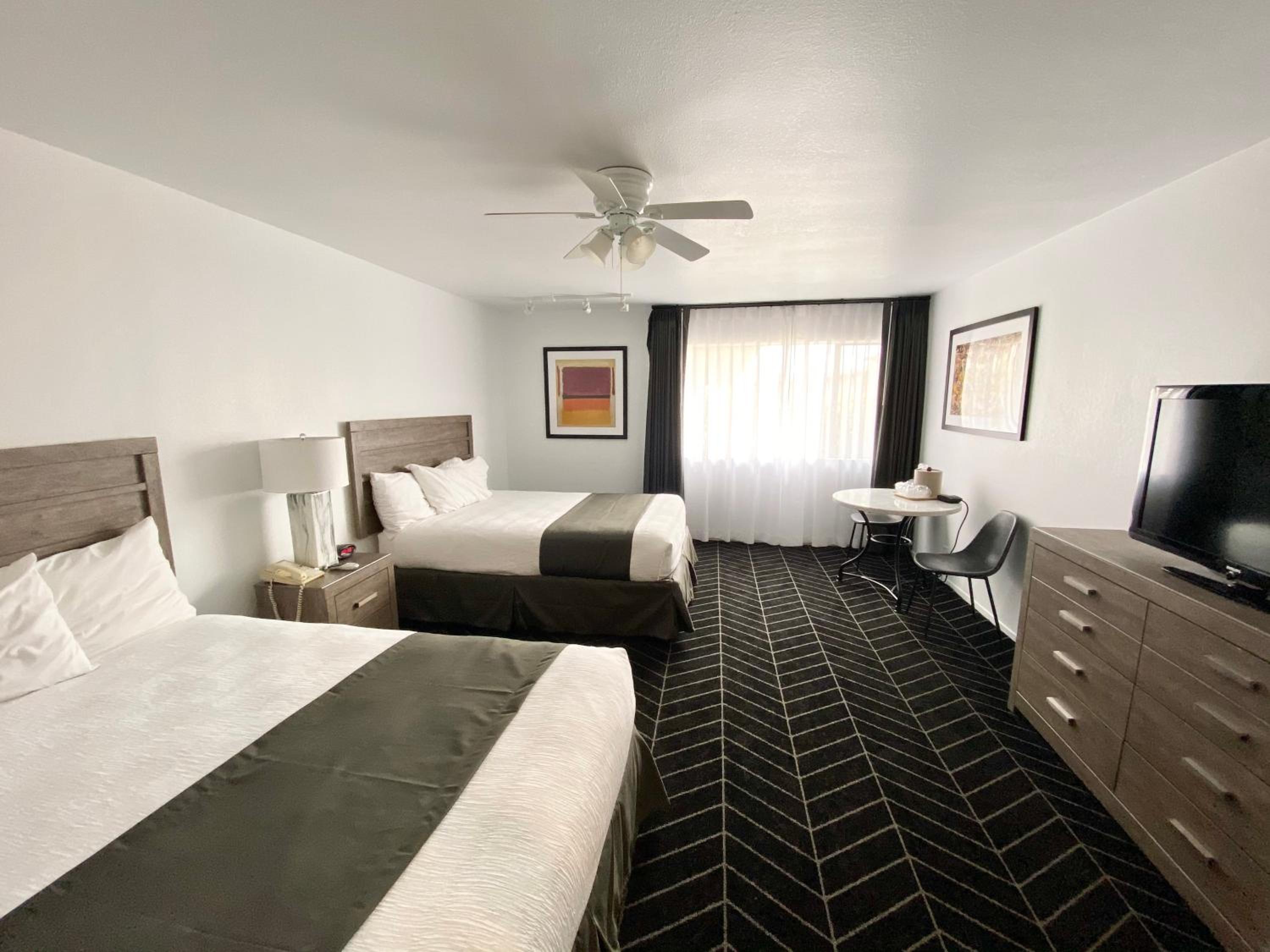 2 Queen Bed Non Smoking Accessible  - Photo 1