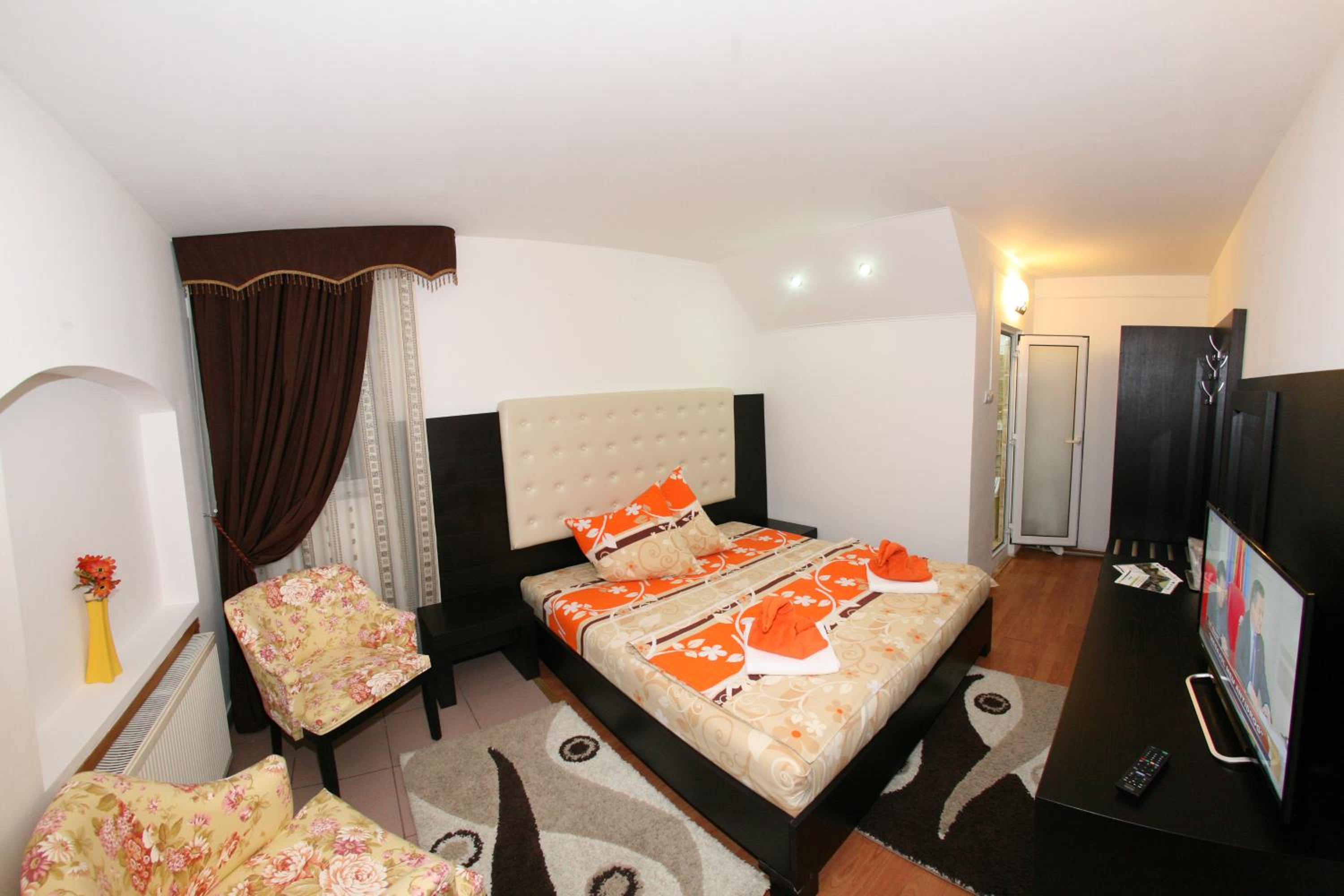 Basic Double Room photo 3