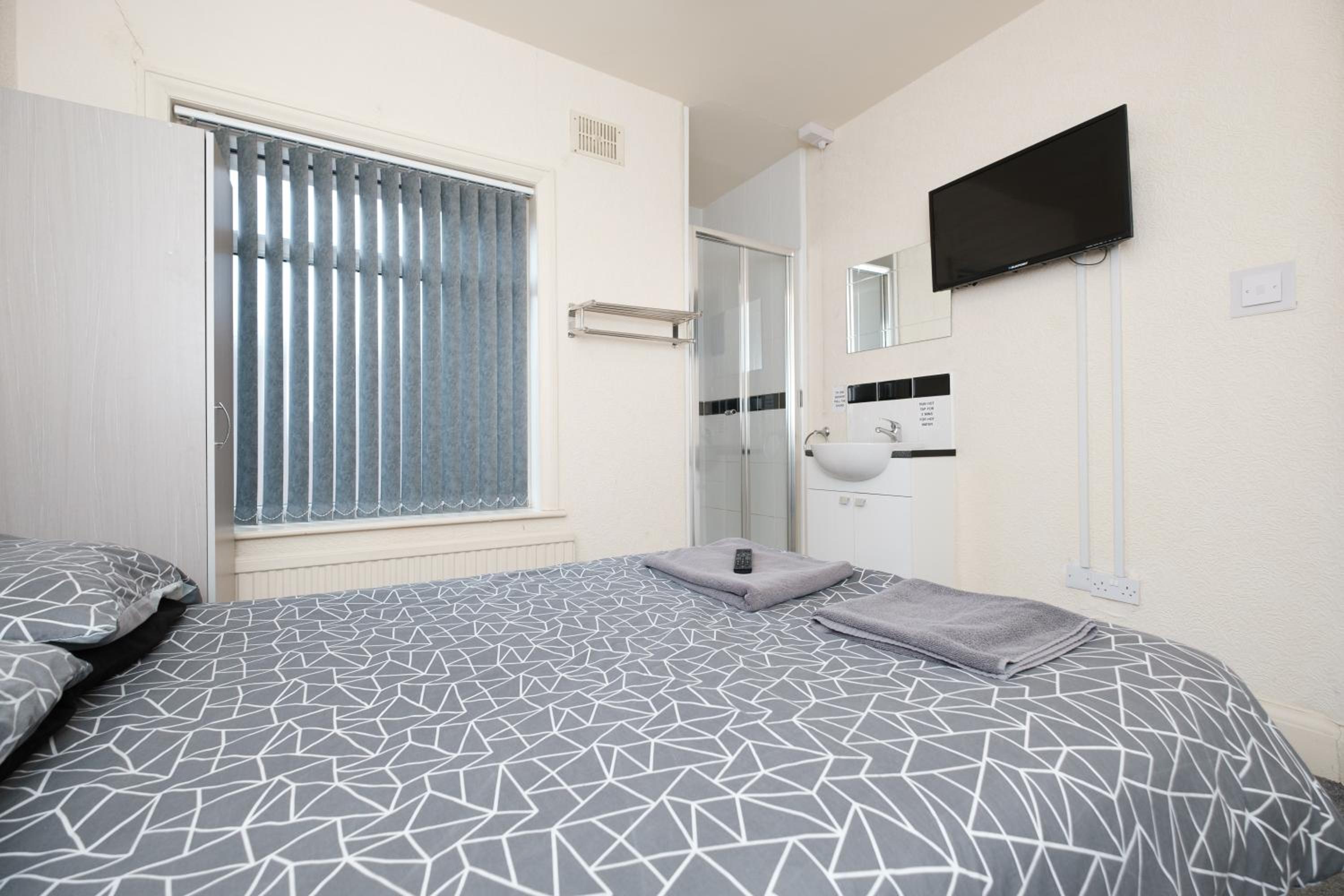 Standard Single Room with Shared Bathroom