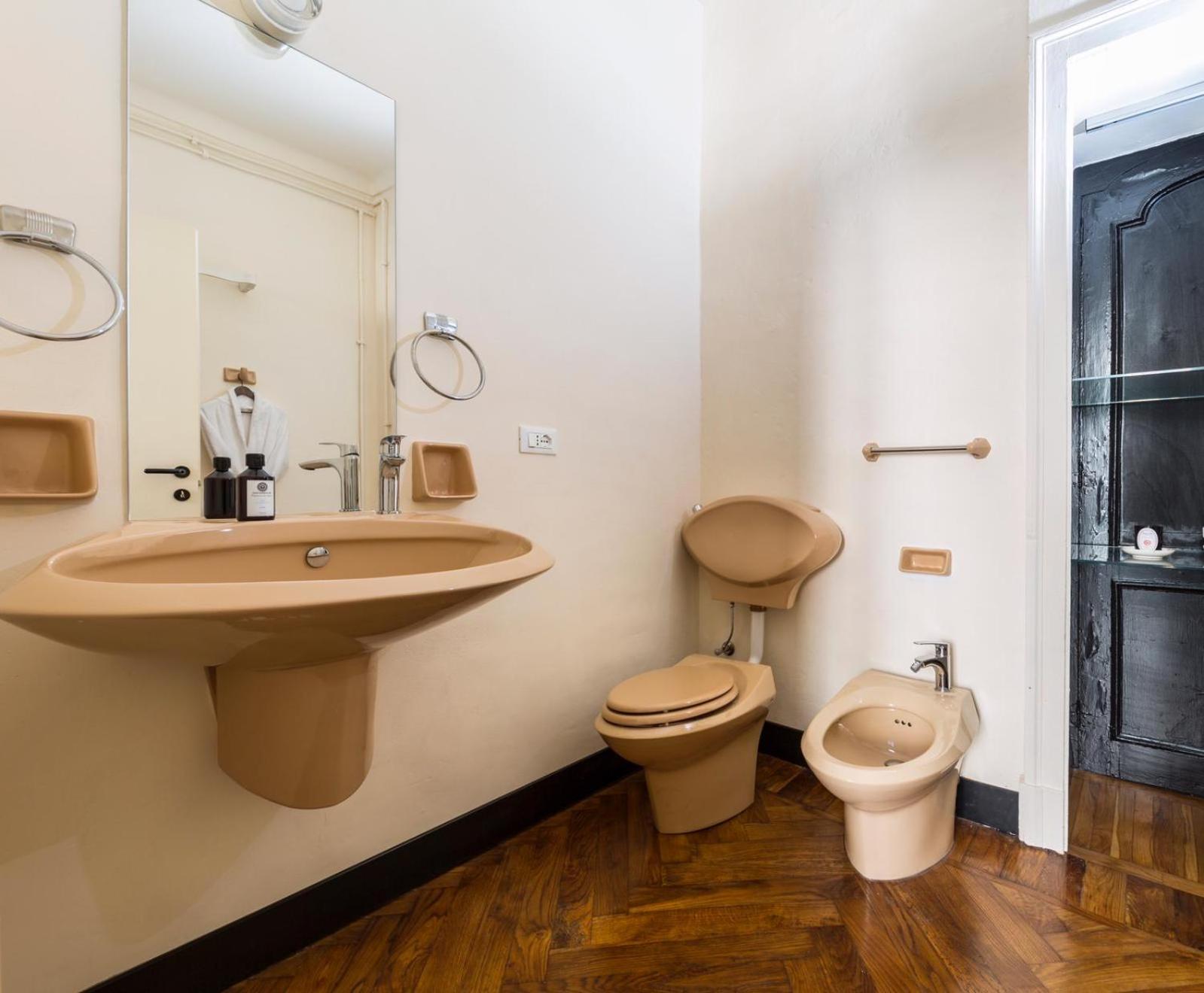 Double Room - Photo 7