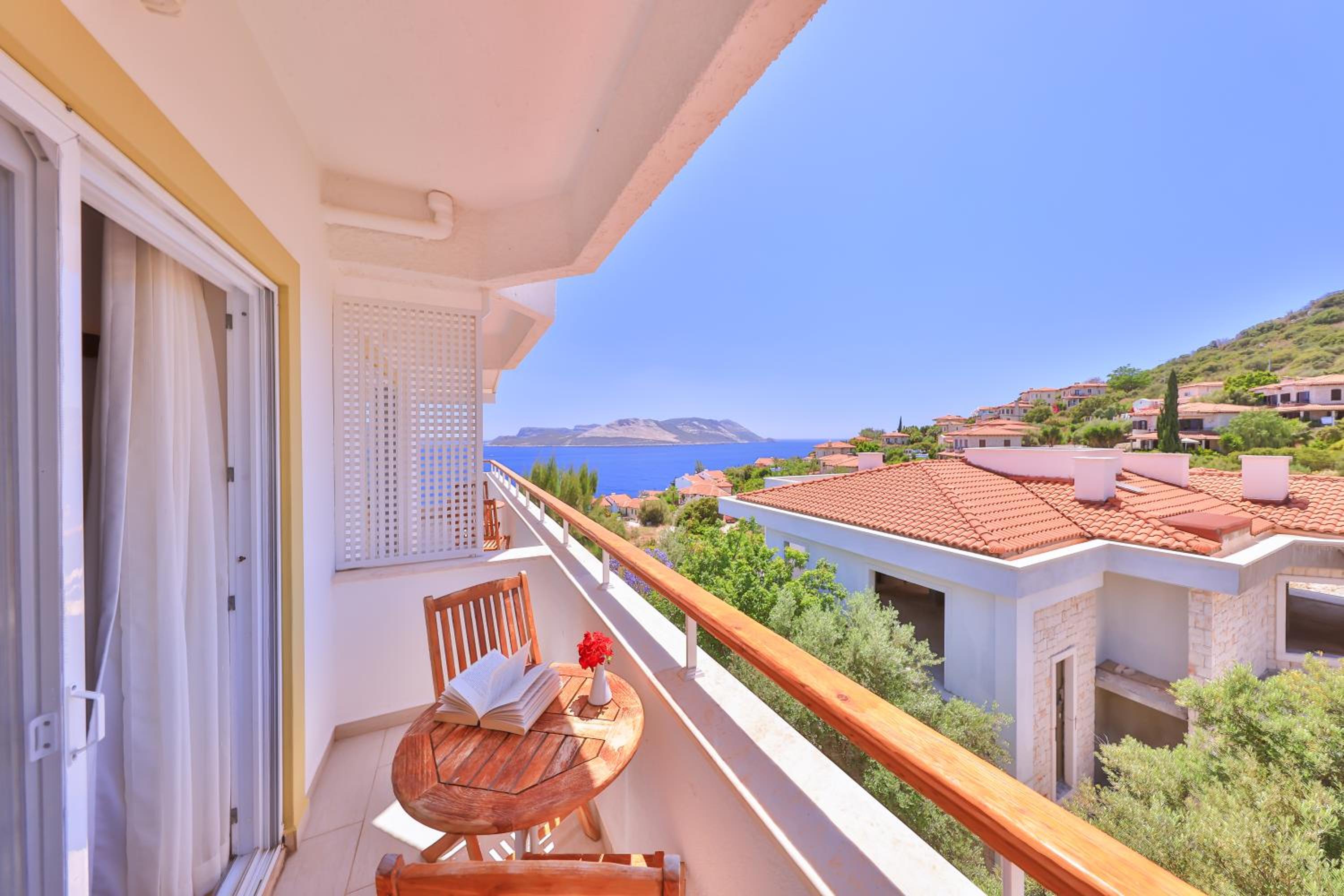 Standard Double Room with Partial Sea View - Photo 2